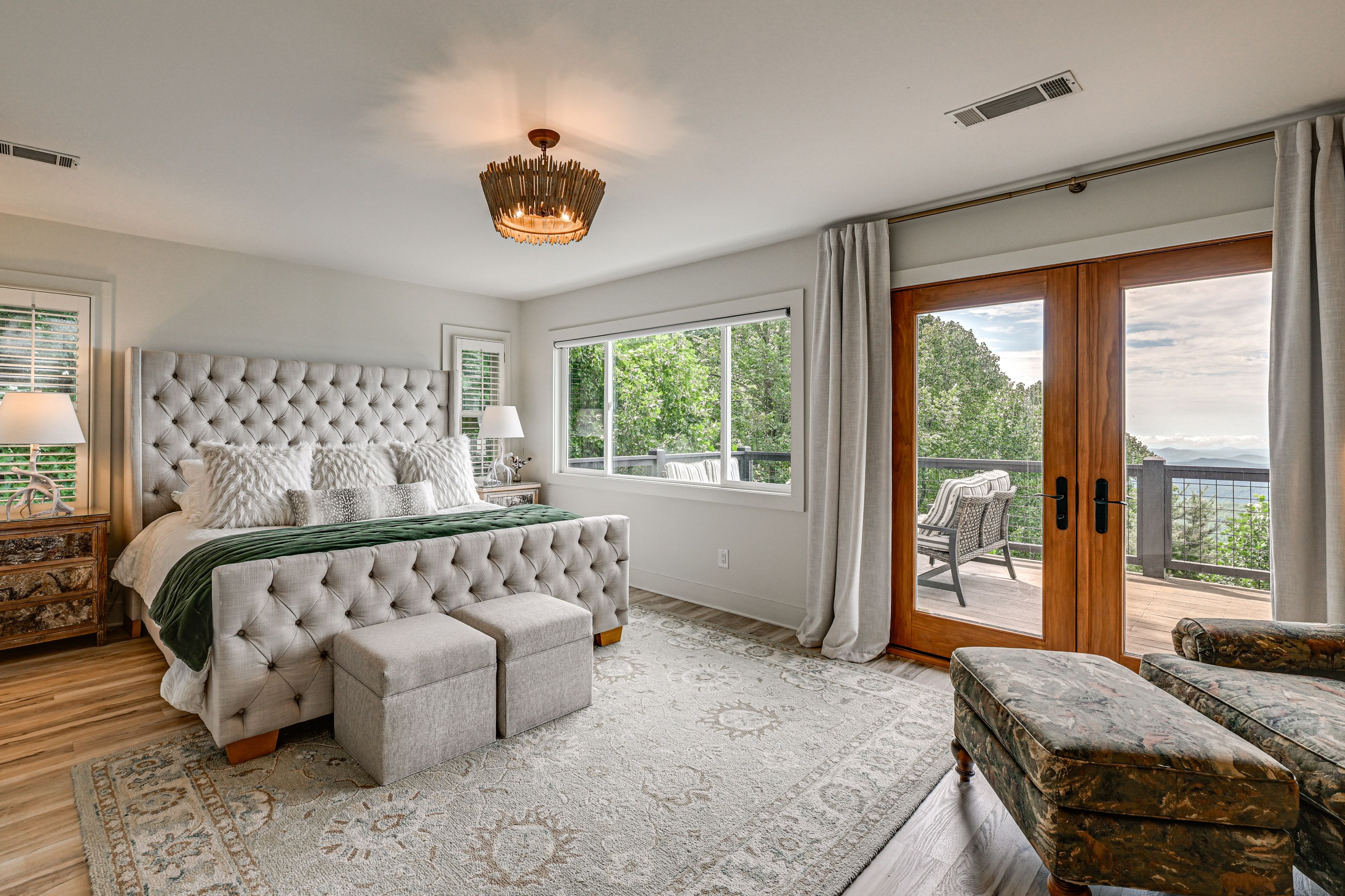 Bedroom Suite | King Bed | Linens Provided