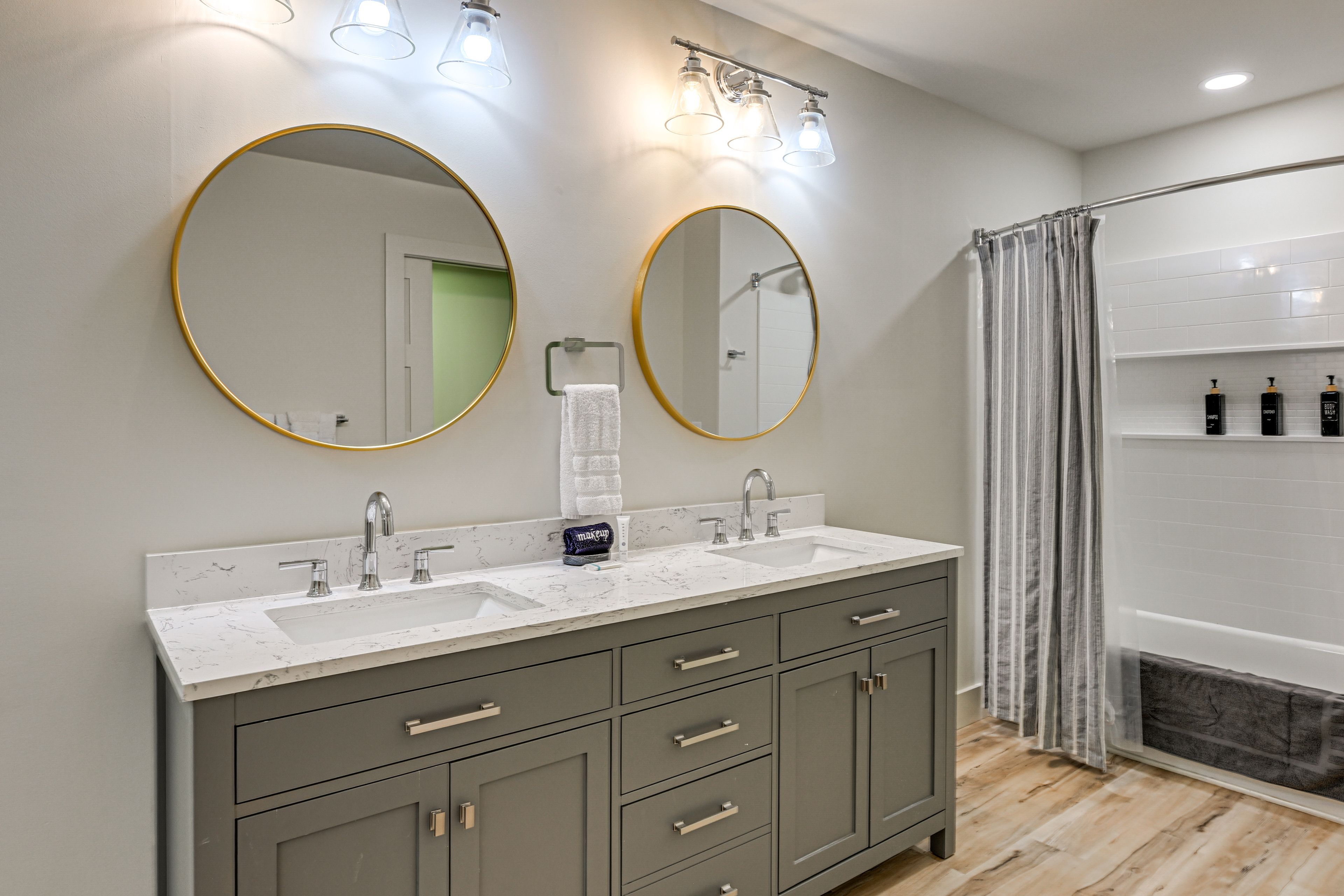 Full Bathroom
