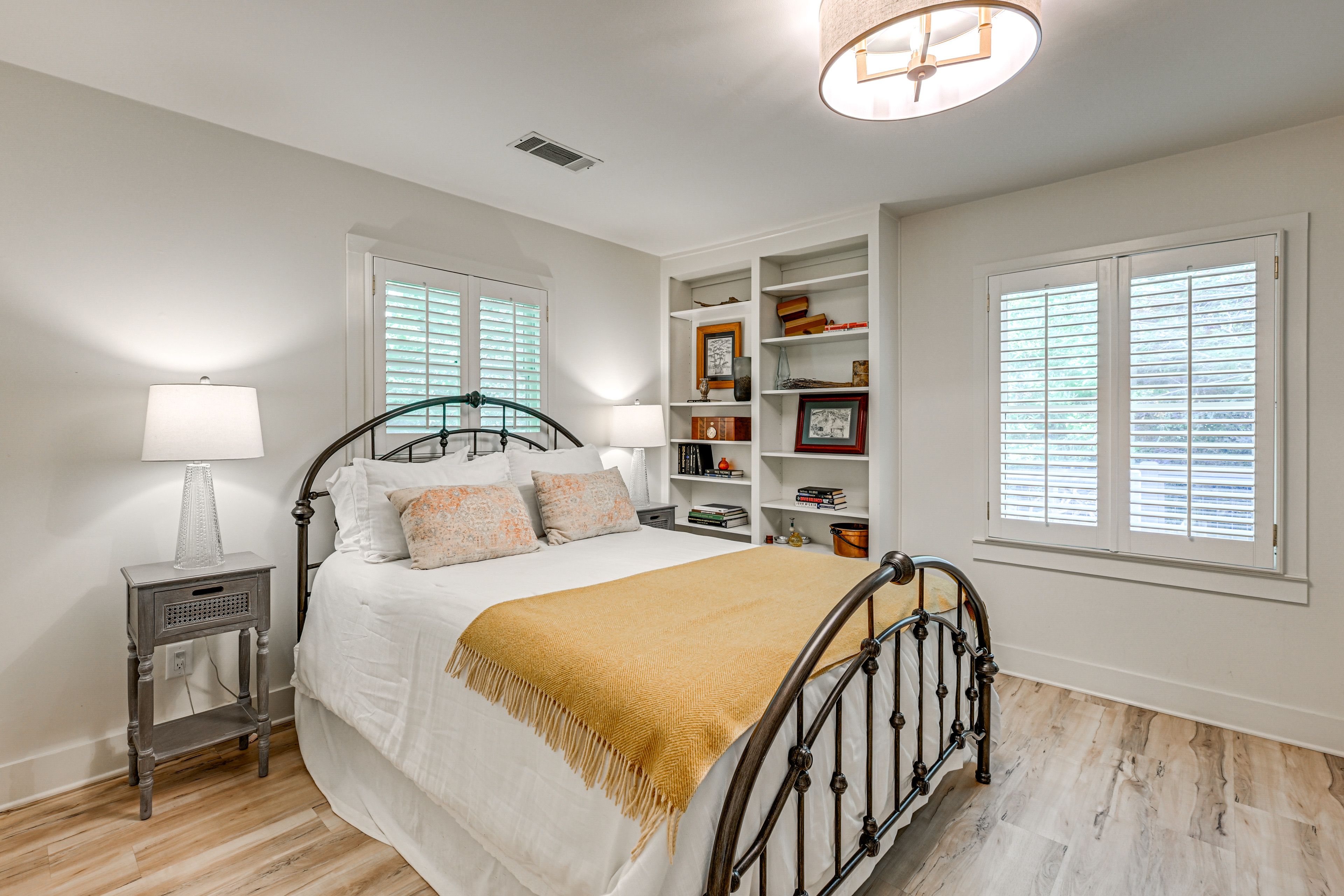 Bedroom 4 | Queen Bed
