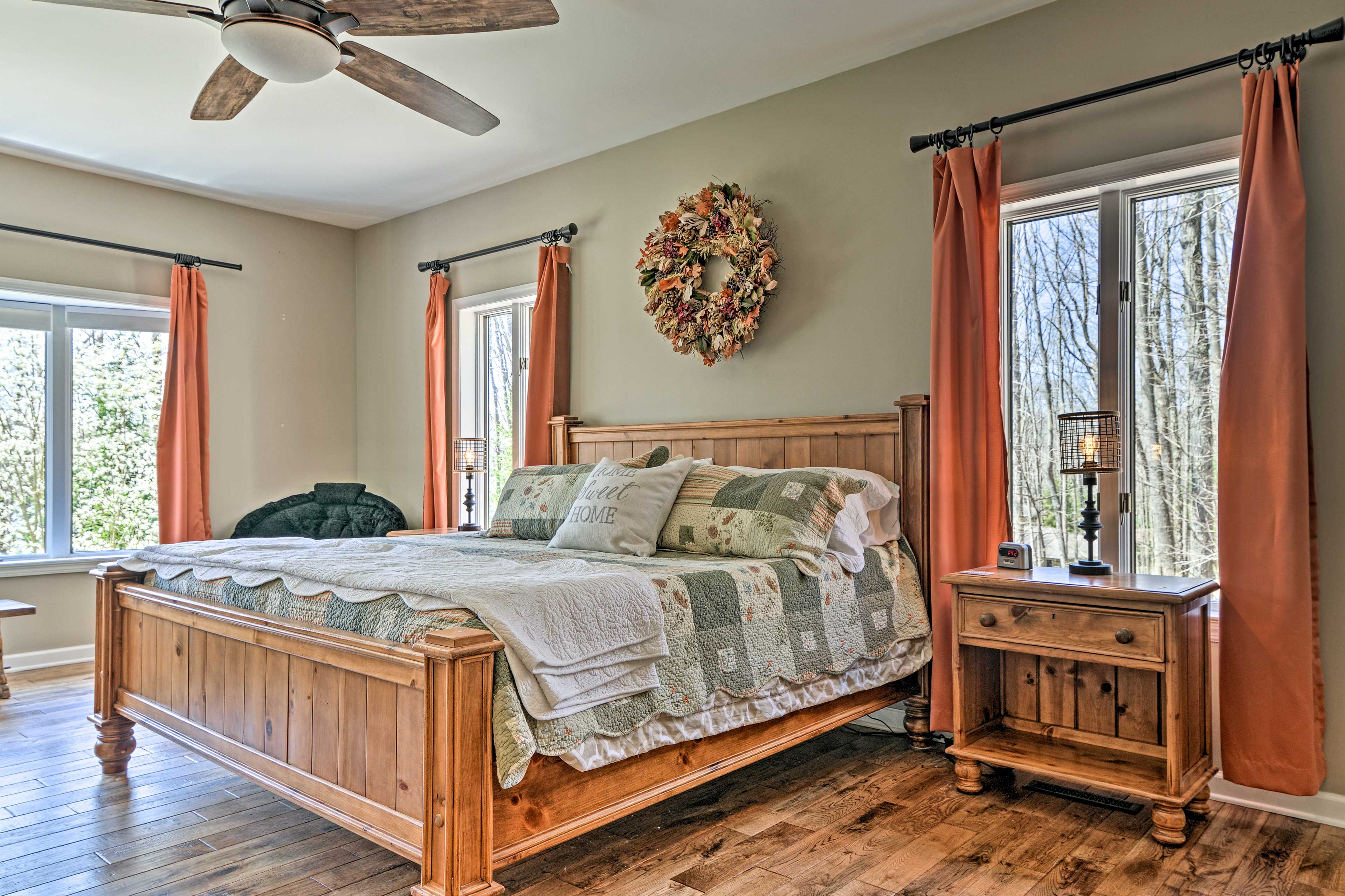 Bedroom 1 | King Bed | 1st Floor