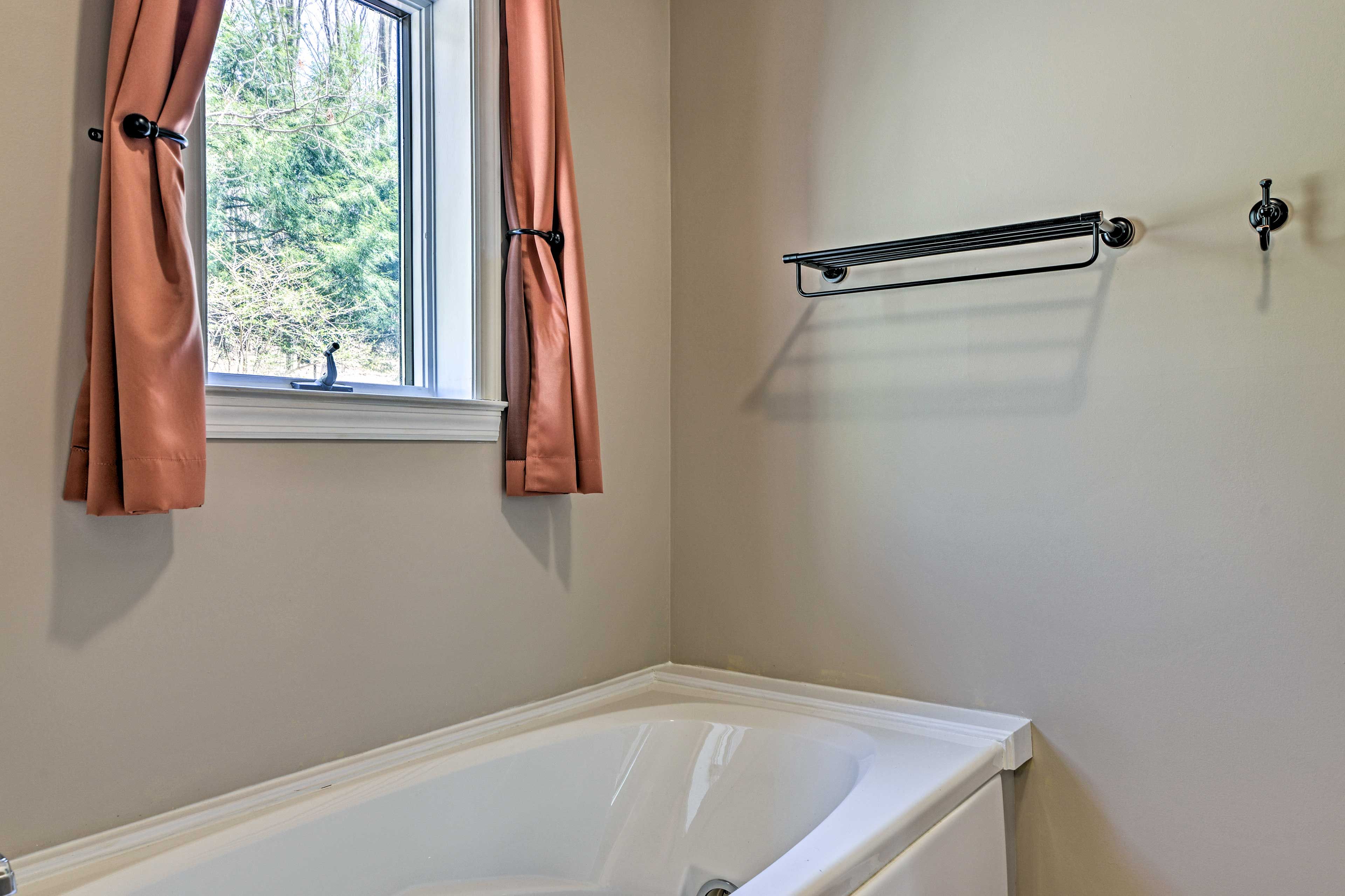 En-Suite Bathroom | Jetted Tub