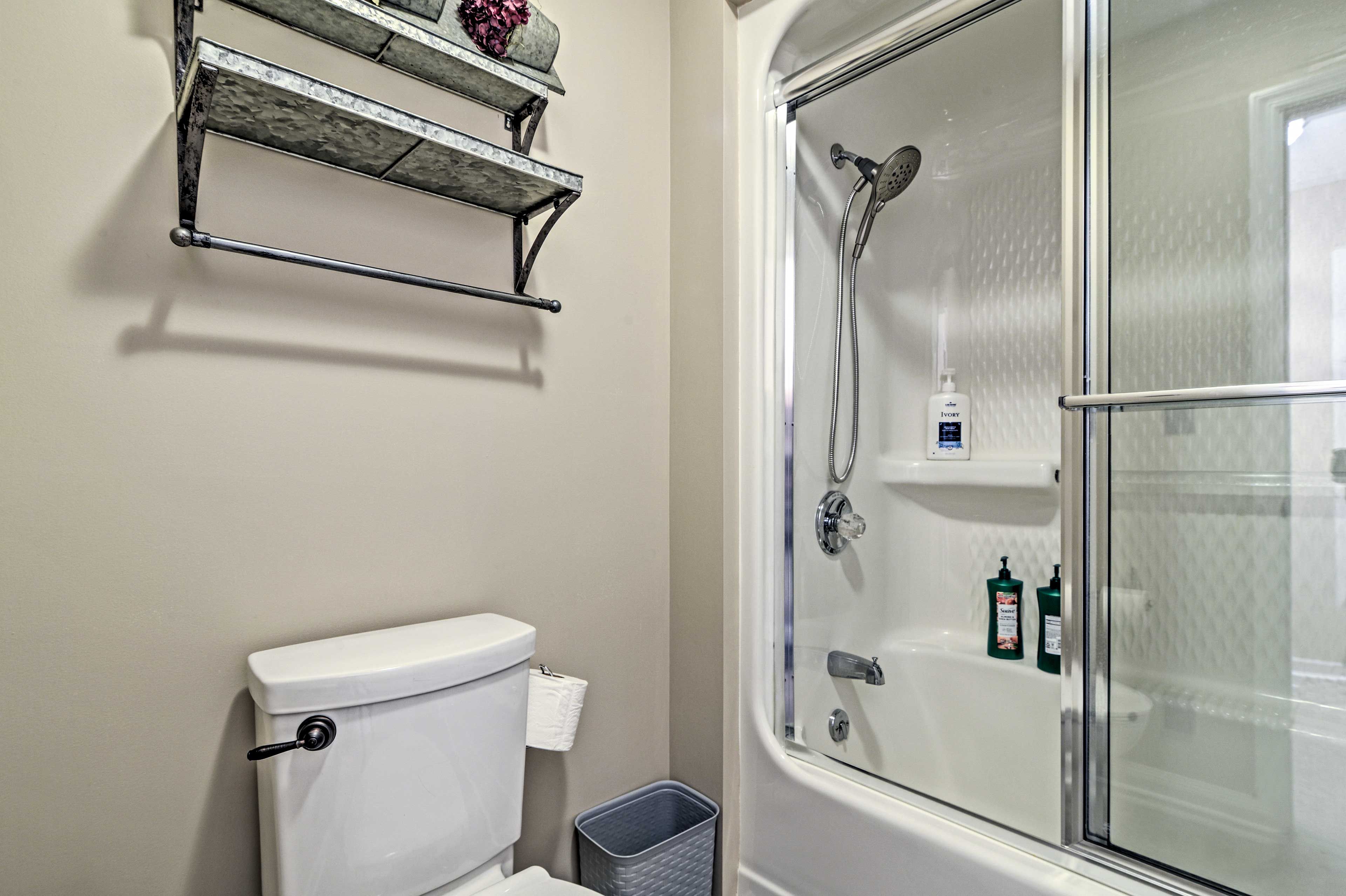 Full Bathroom | Shower/Tub Combo