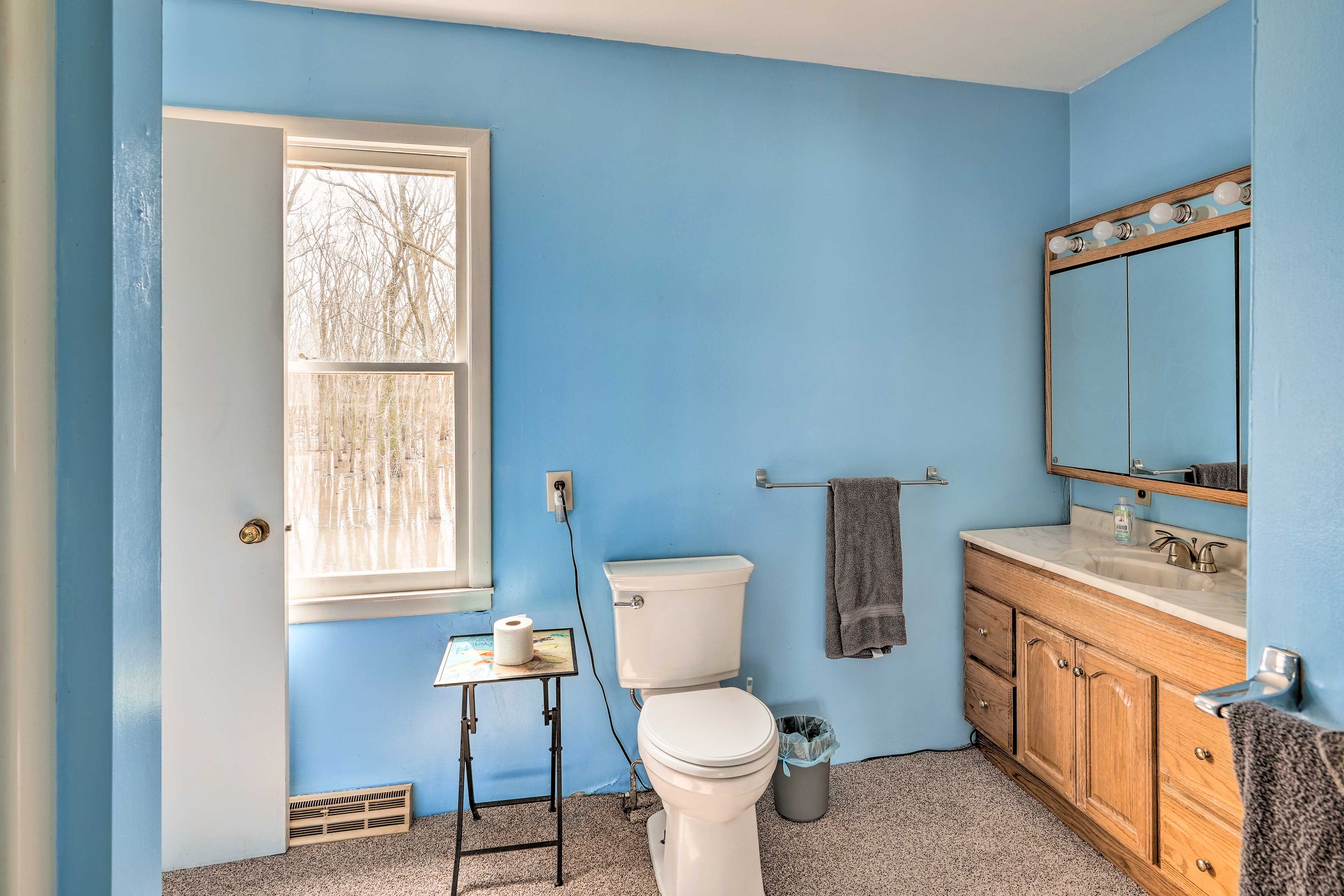 En-Suite Bathroom | Towels Provided