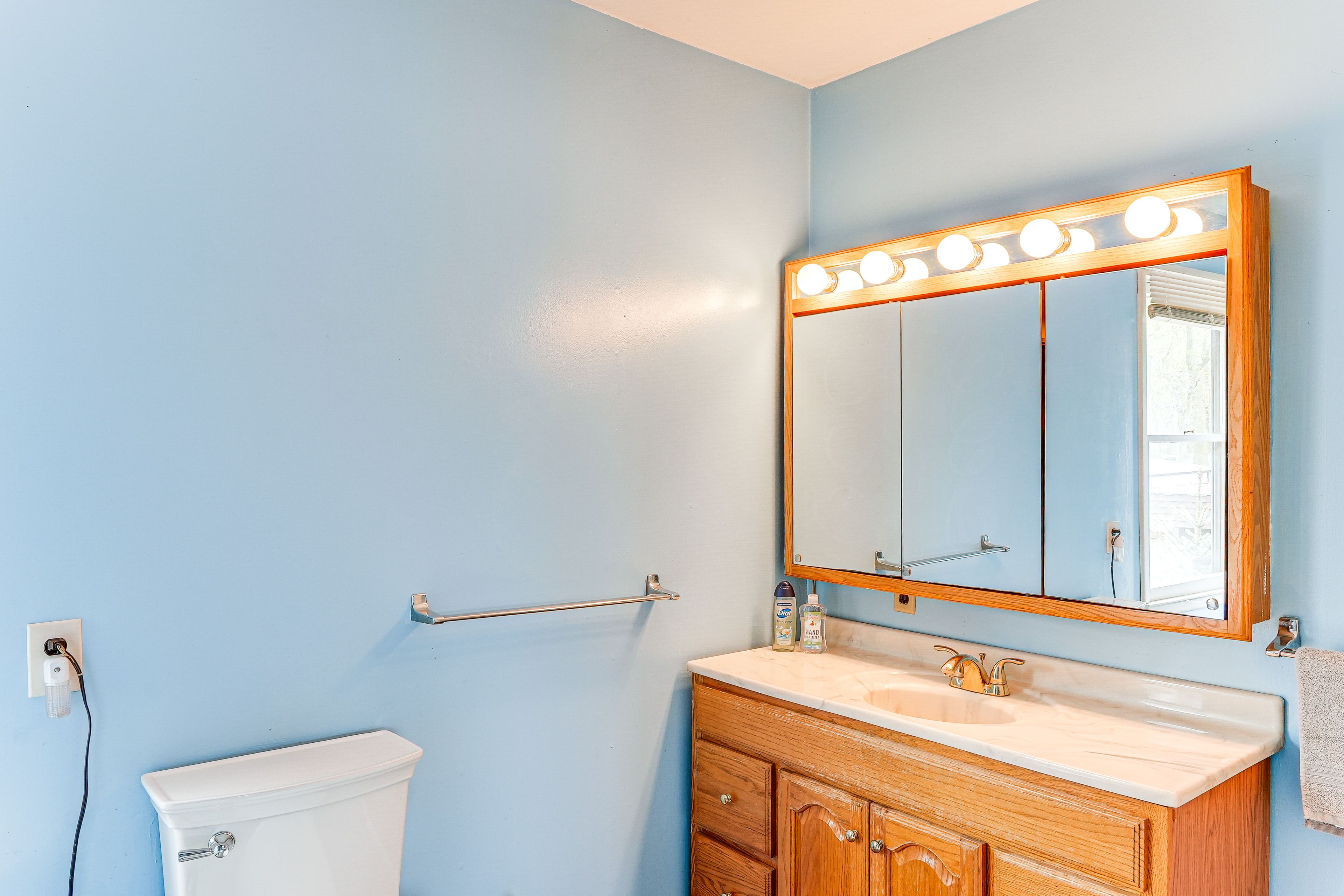 En-Suite Bathroom | Towels & Linens Provided