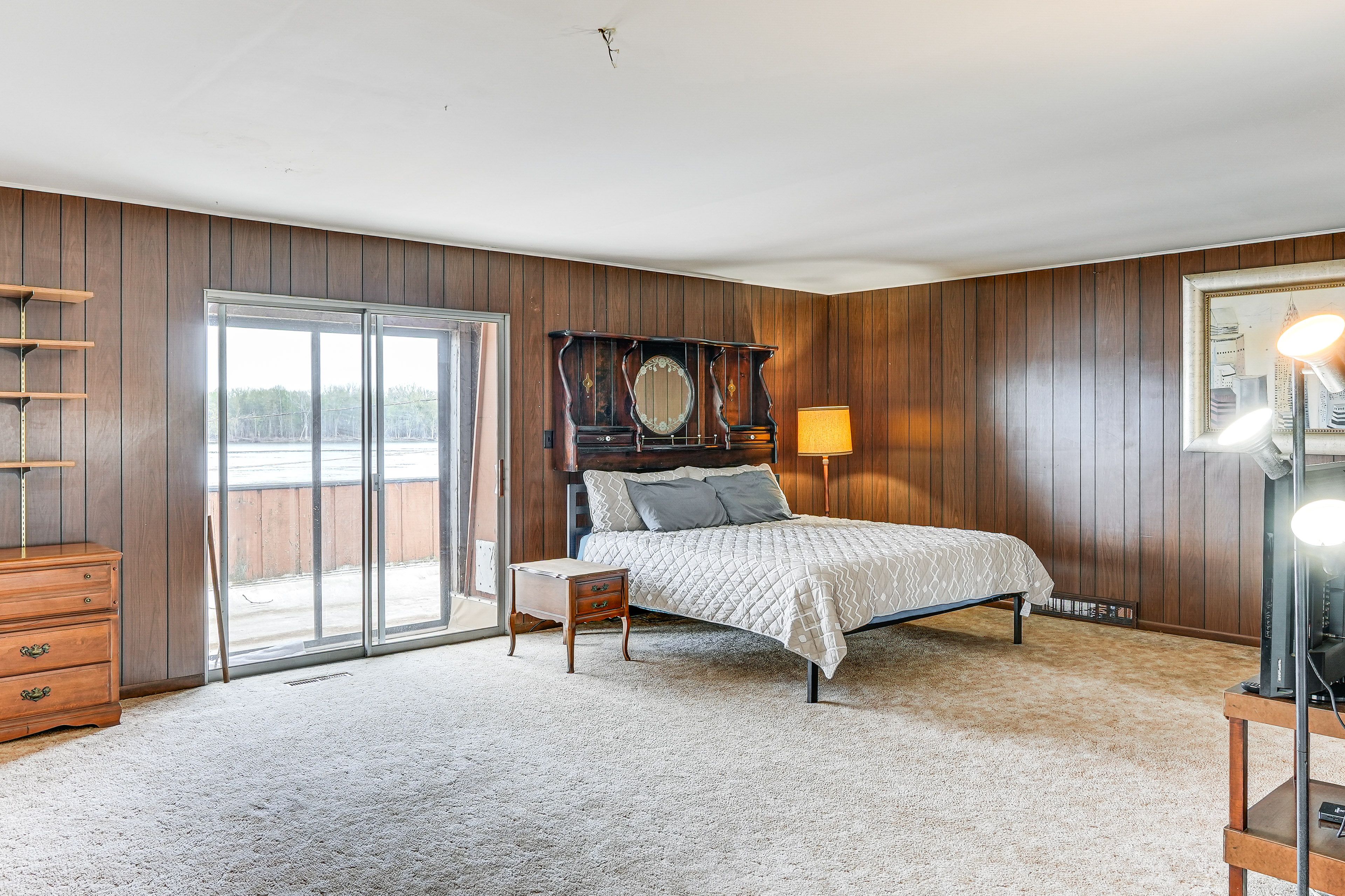 Bedroom 1 | King Bed | 2nd Floor | En-Suite Bathroom