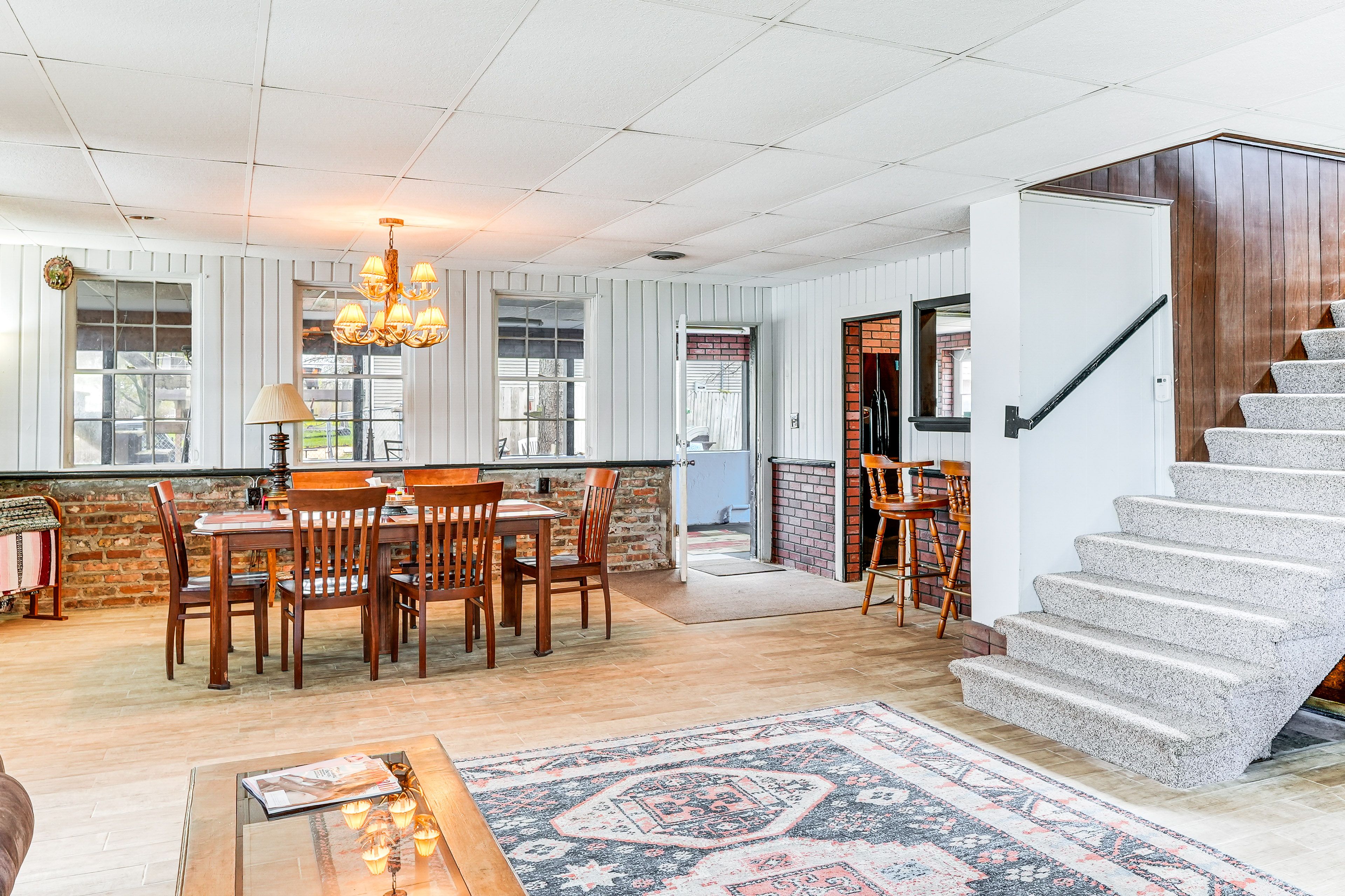 Dining Area | Dishes & Flatware Provided