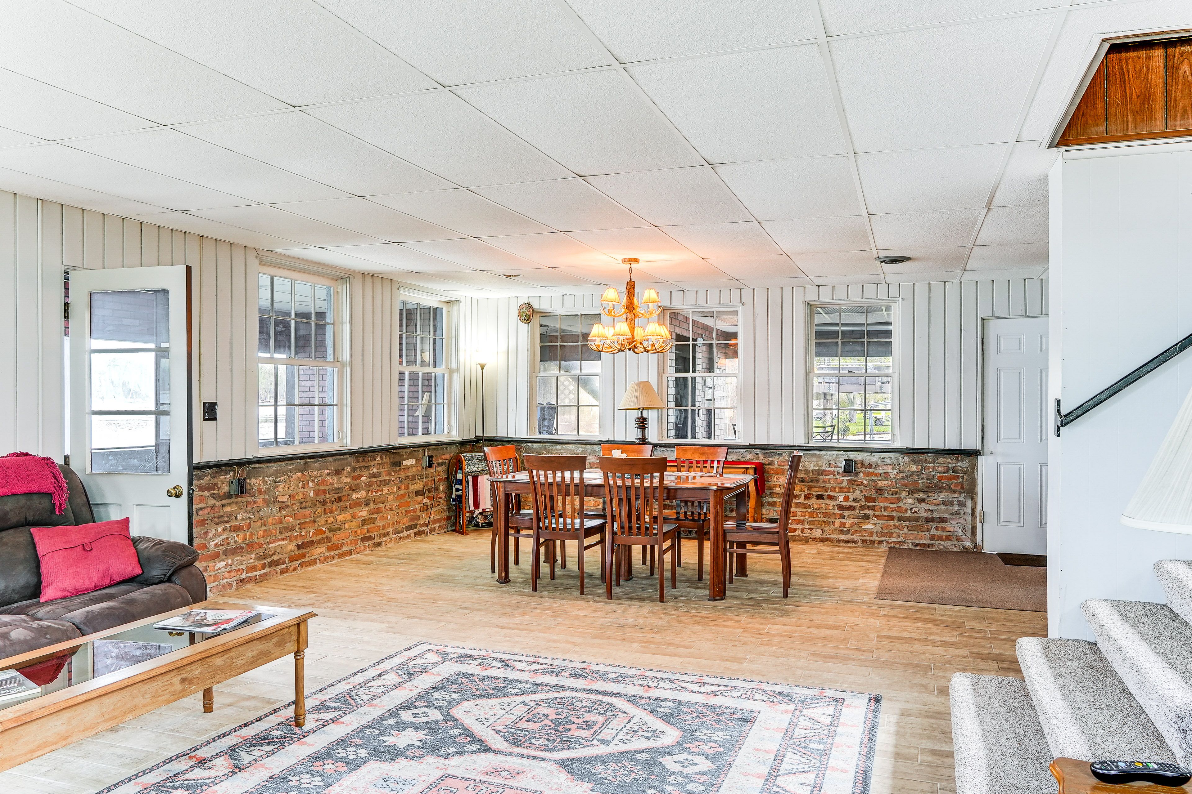 Interior | Open Floor Plan | Free WiFi | Wood-Burning Fireplace