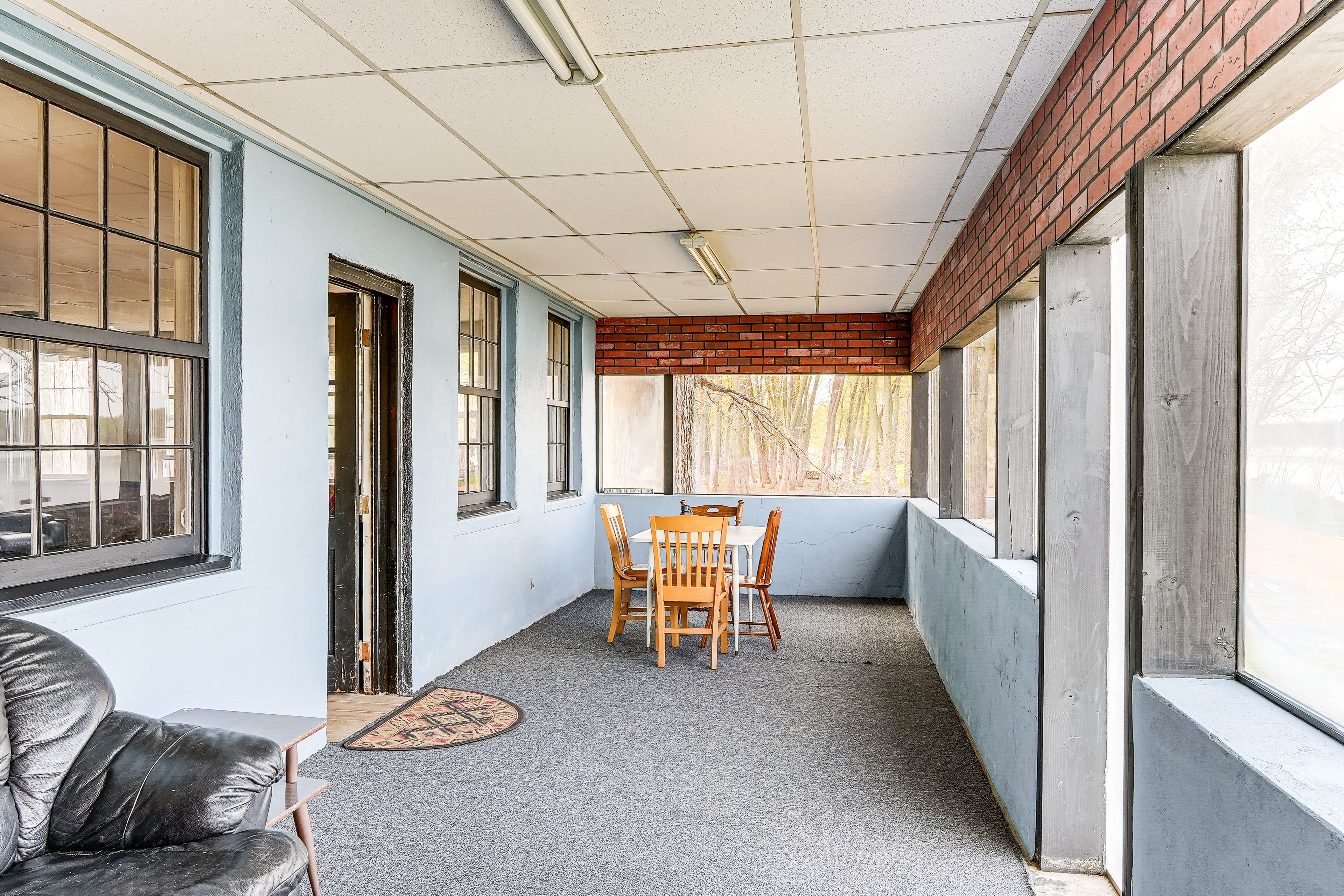 Covered Porch | Dining Area
