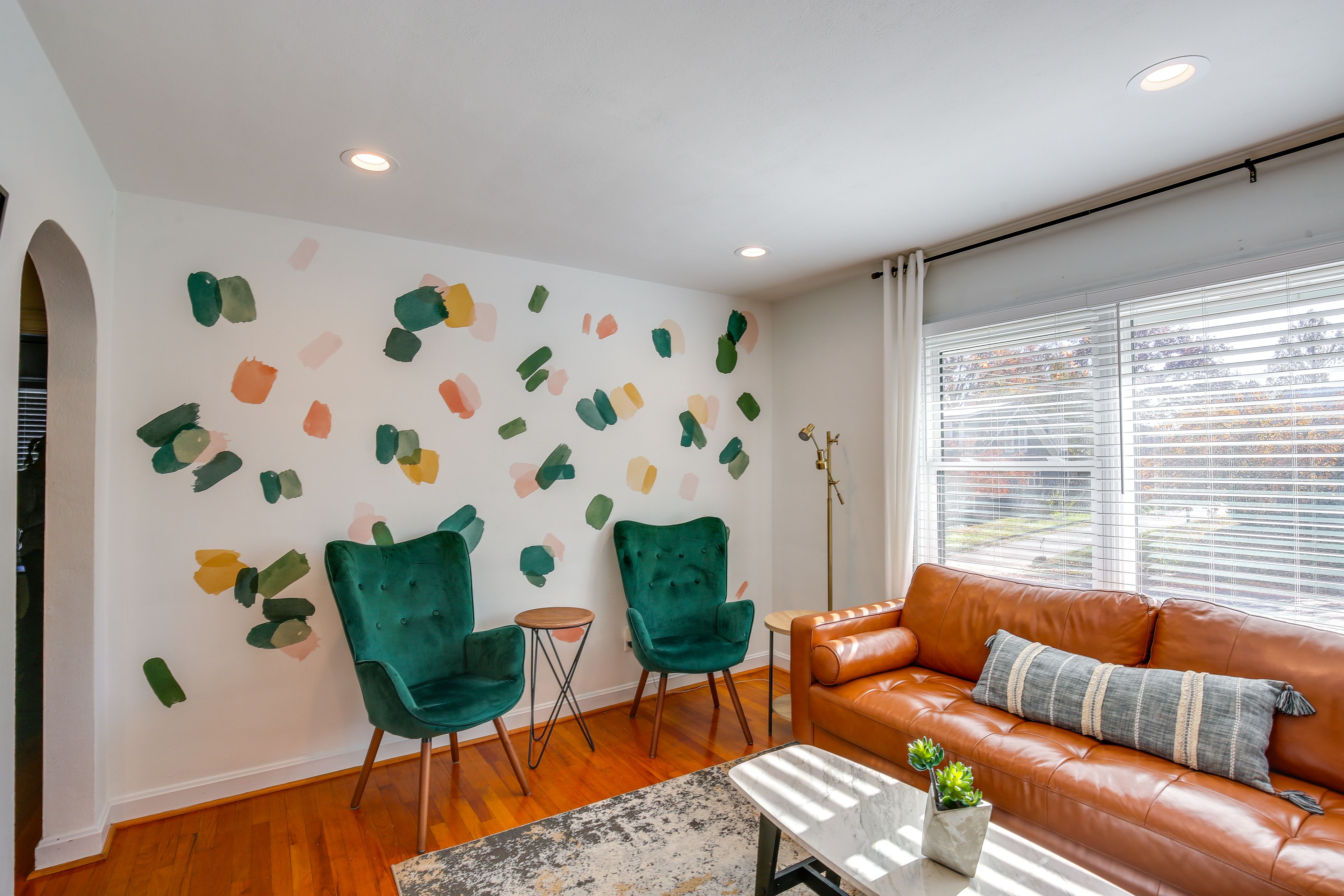 Living Room | Free WiFi | Central A/C & Heating | Smart TV