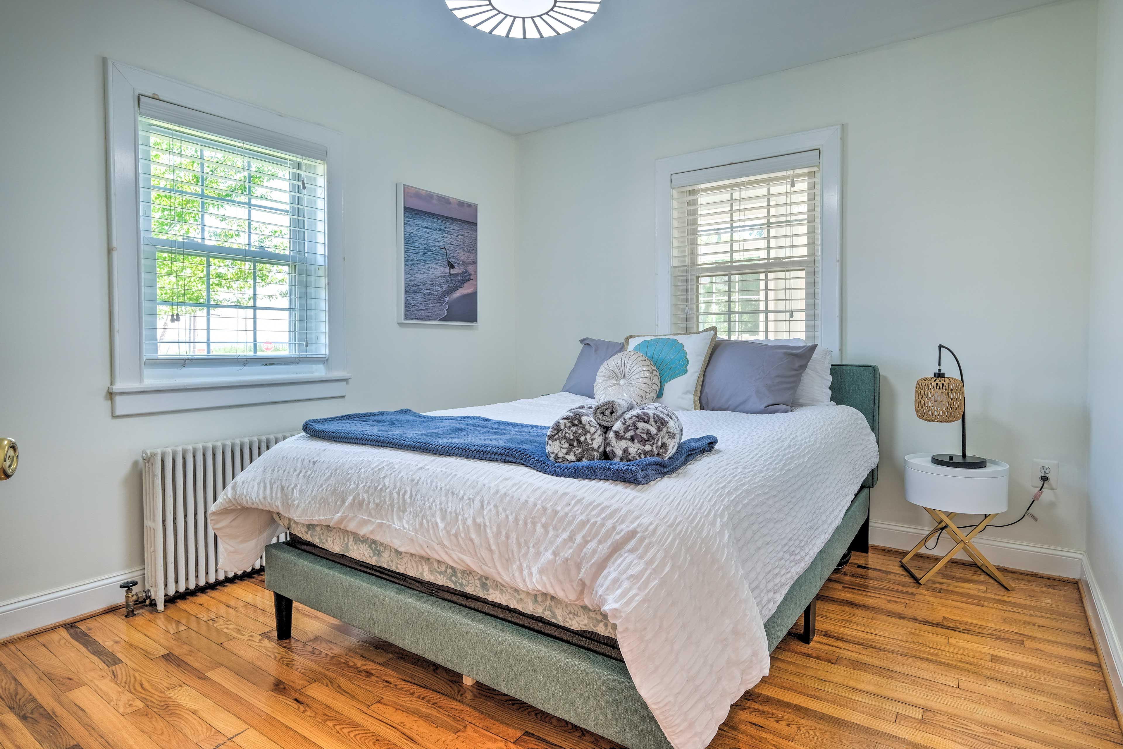 Bedroom 1 | Queen Bed