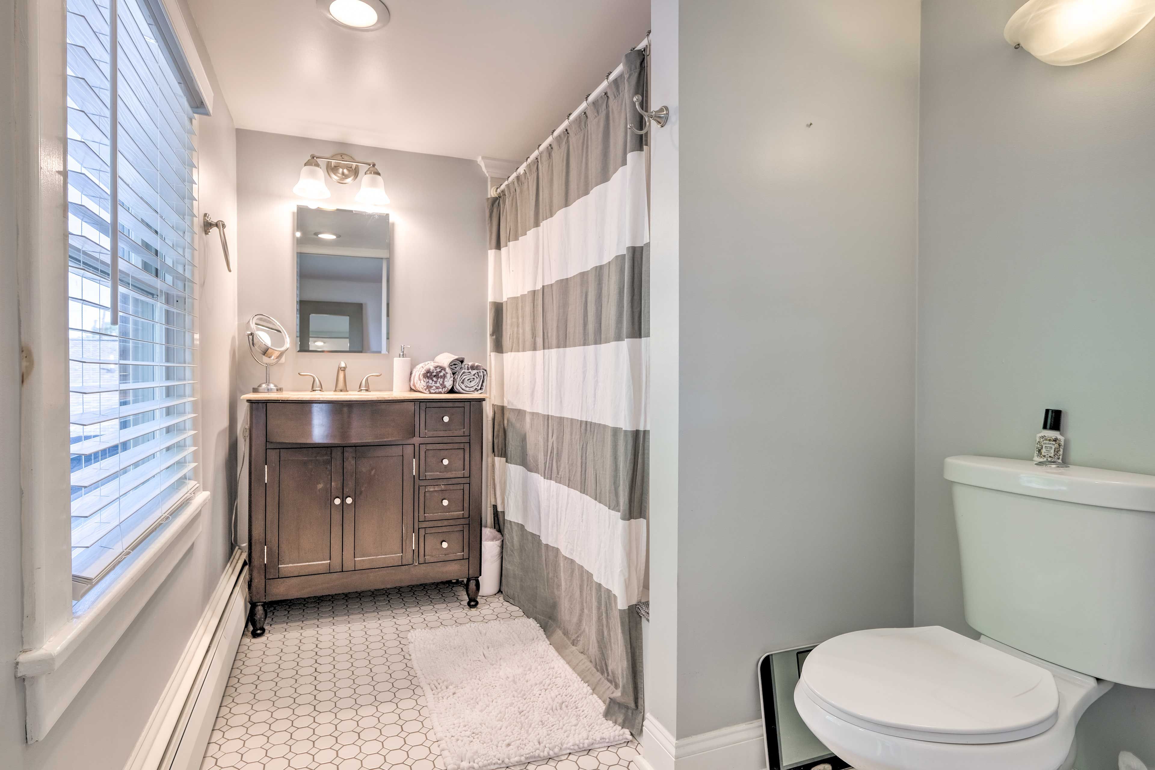 En-Suite Bathroom | Towels Provided | Complimentary Toiletries