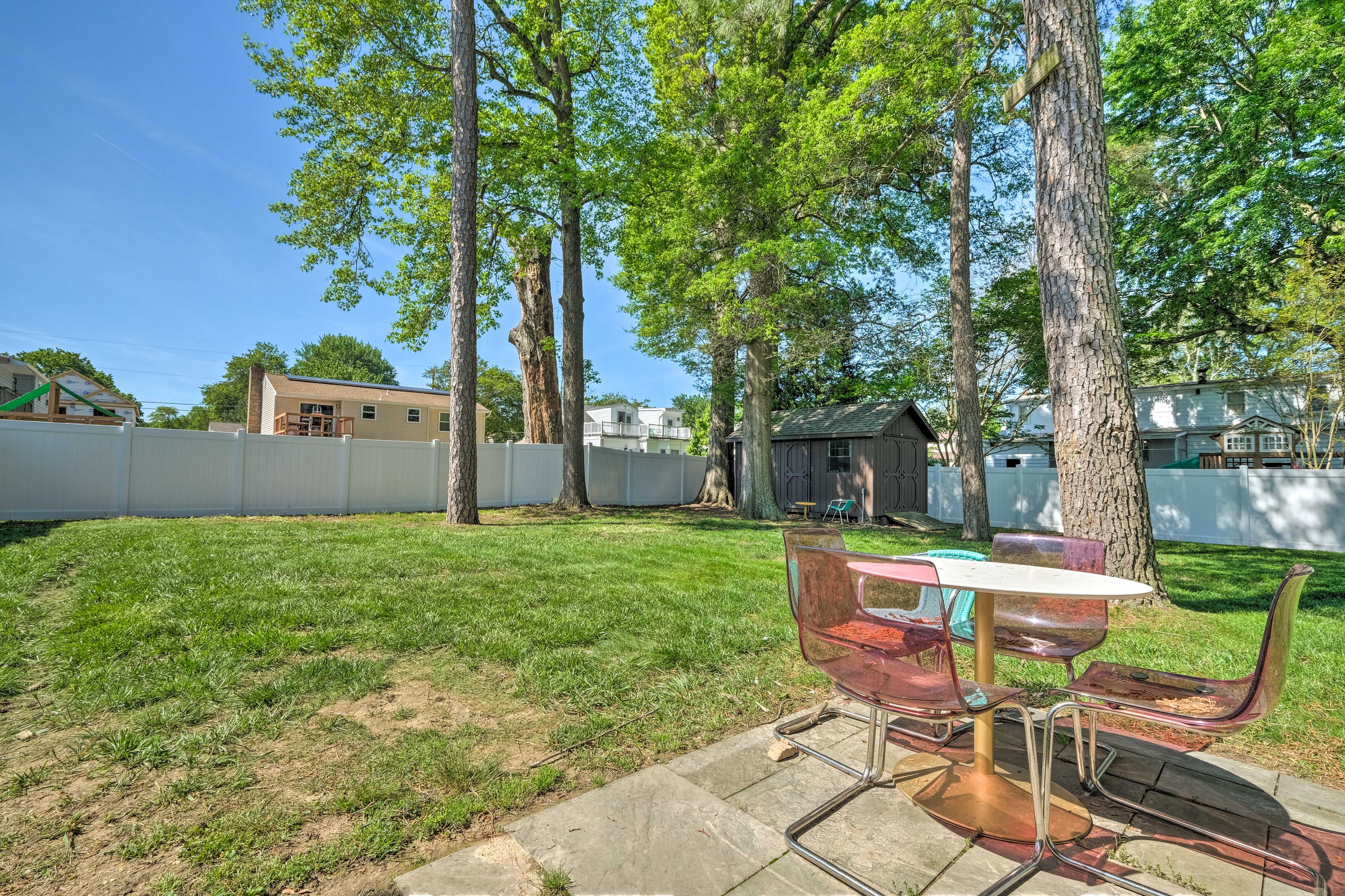 Fenced Yard | Gas Fire Pit