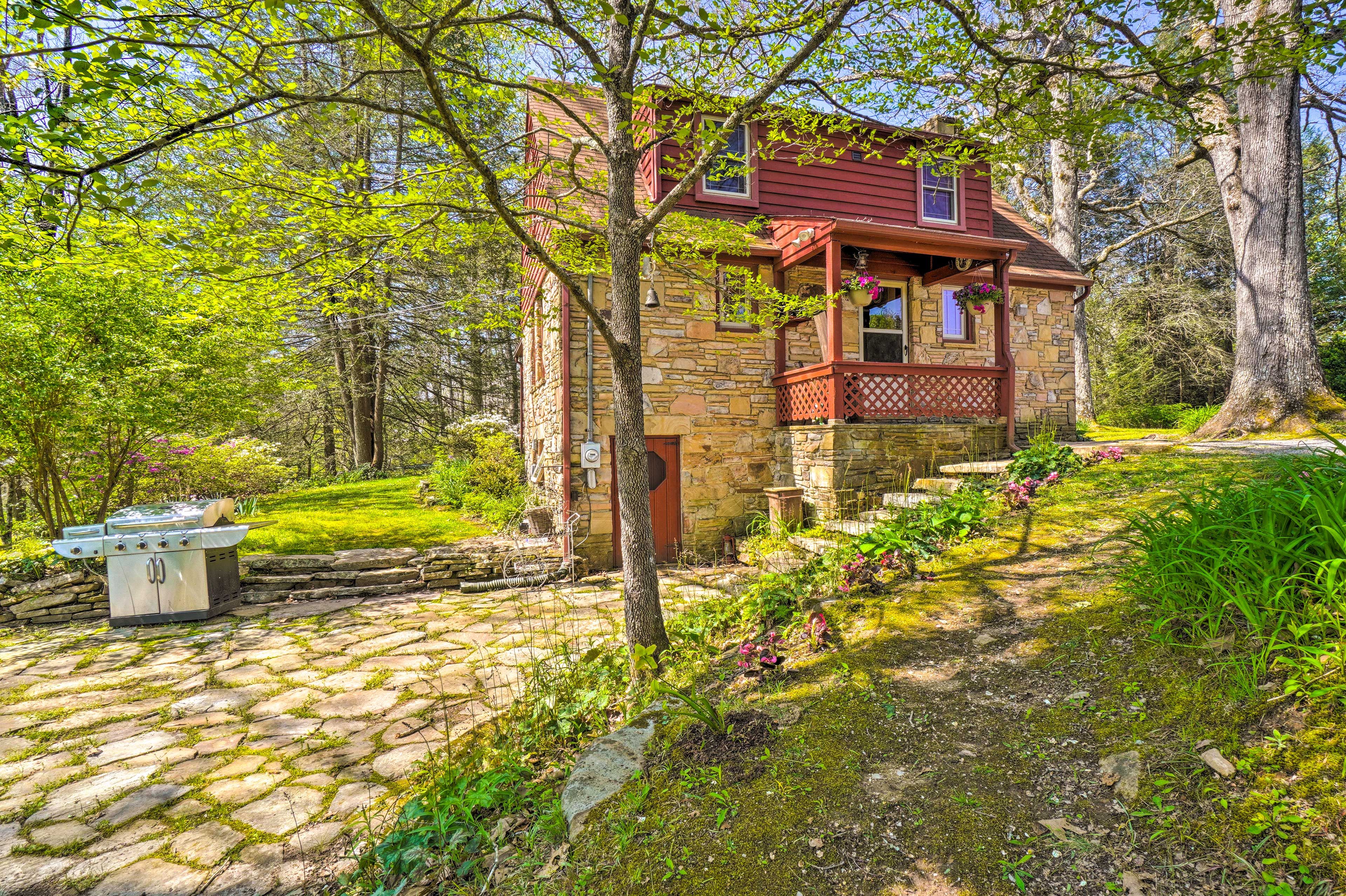 Private Patio | Gas Grill | Fire Pit | Cornhole | Gardens