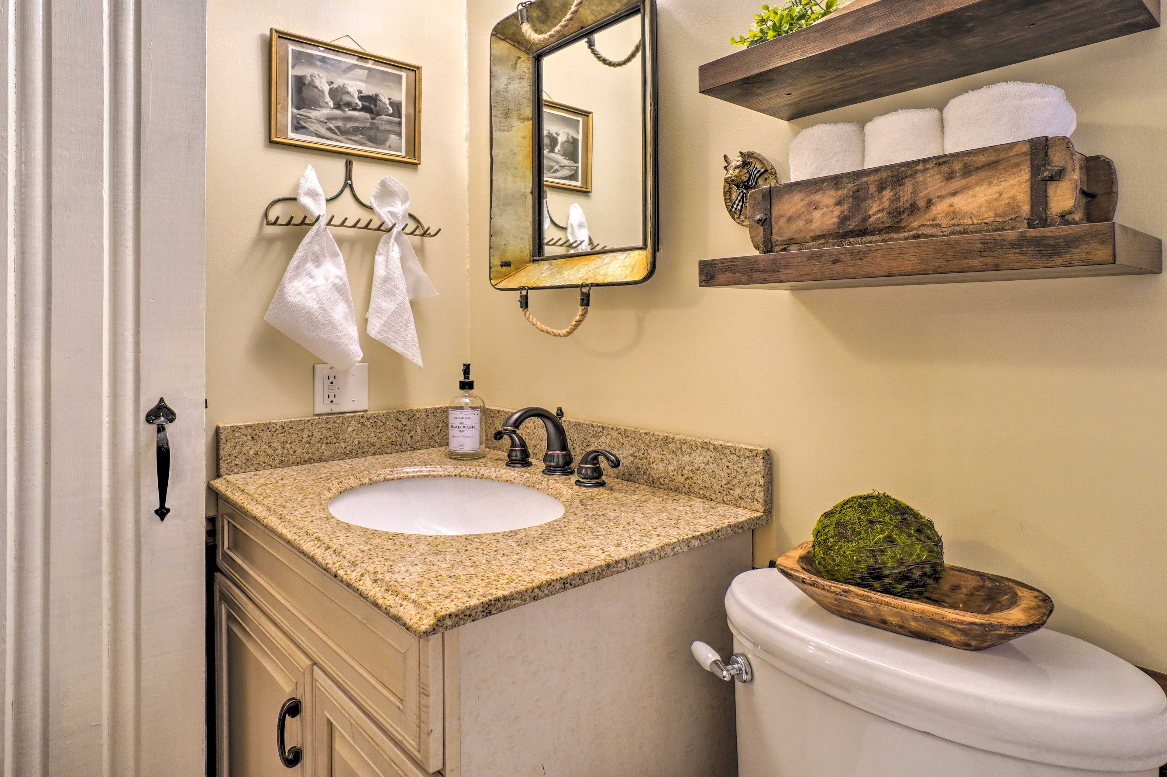 Full Bathroom | Complimentary Toiletries | Hair Dryer