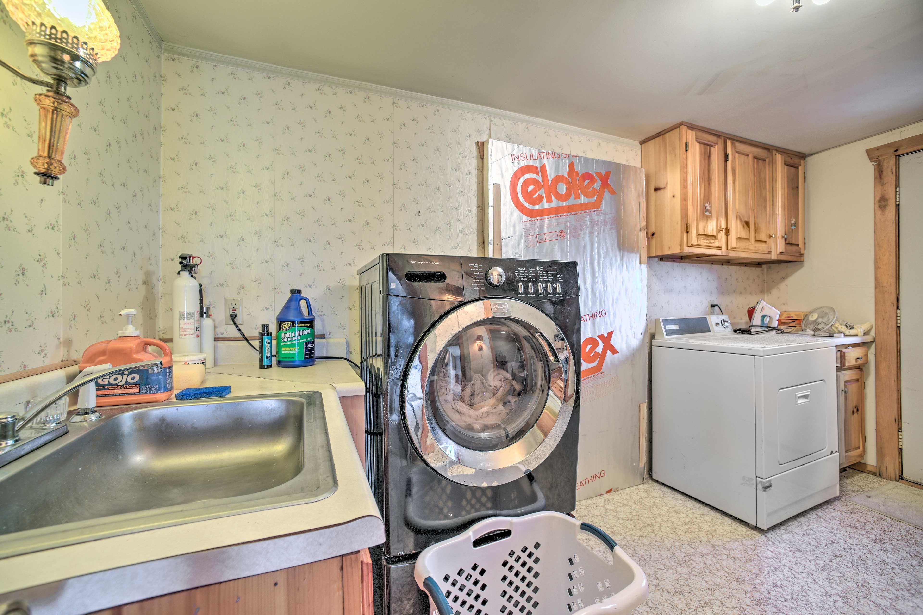 Laundry Room | Washer/Dryer | Utility Sink | 1st Floor