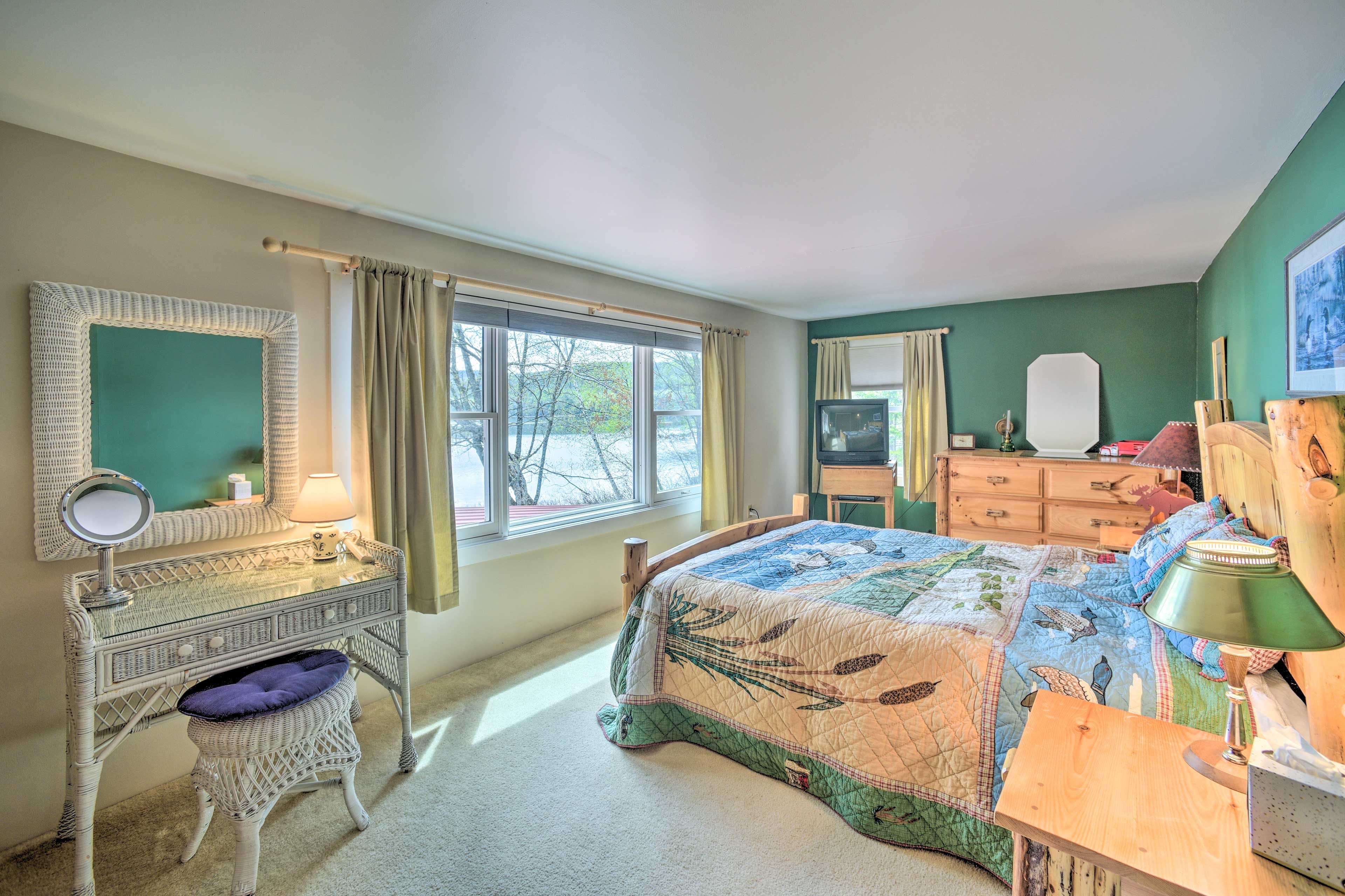 Bedroom 1 | Queen Bed | Linens Provided | 2nd Floor