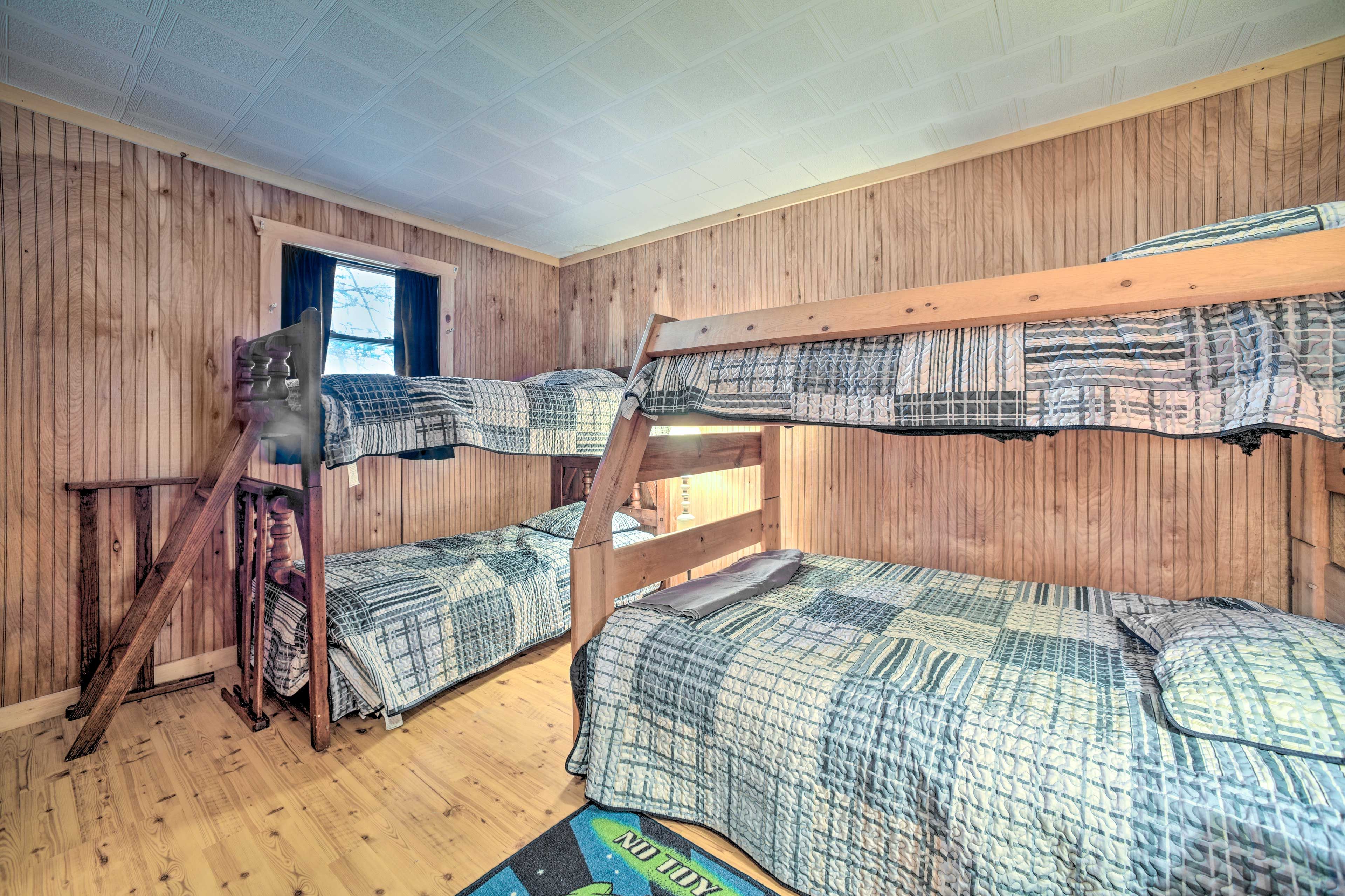 Bedroom 4 | Twin/Full Bunk Bed | Twin Bunk Bed | 1st Floor