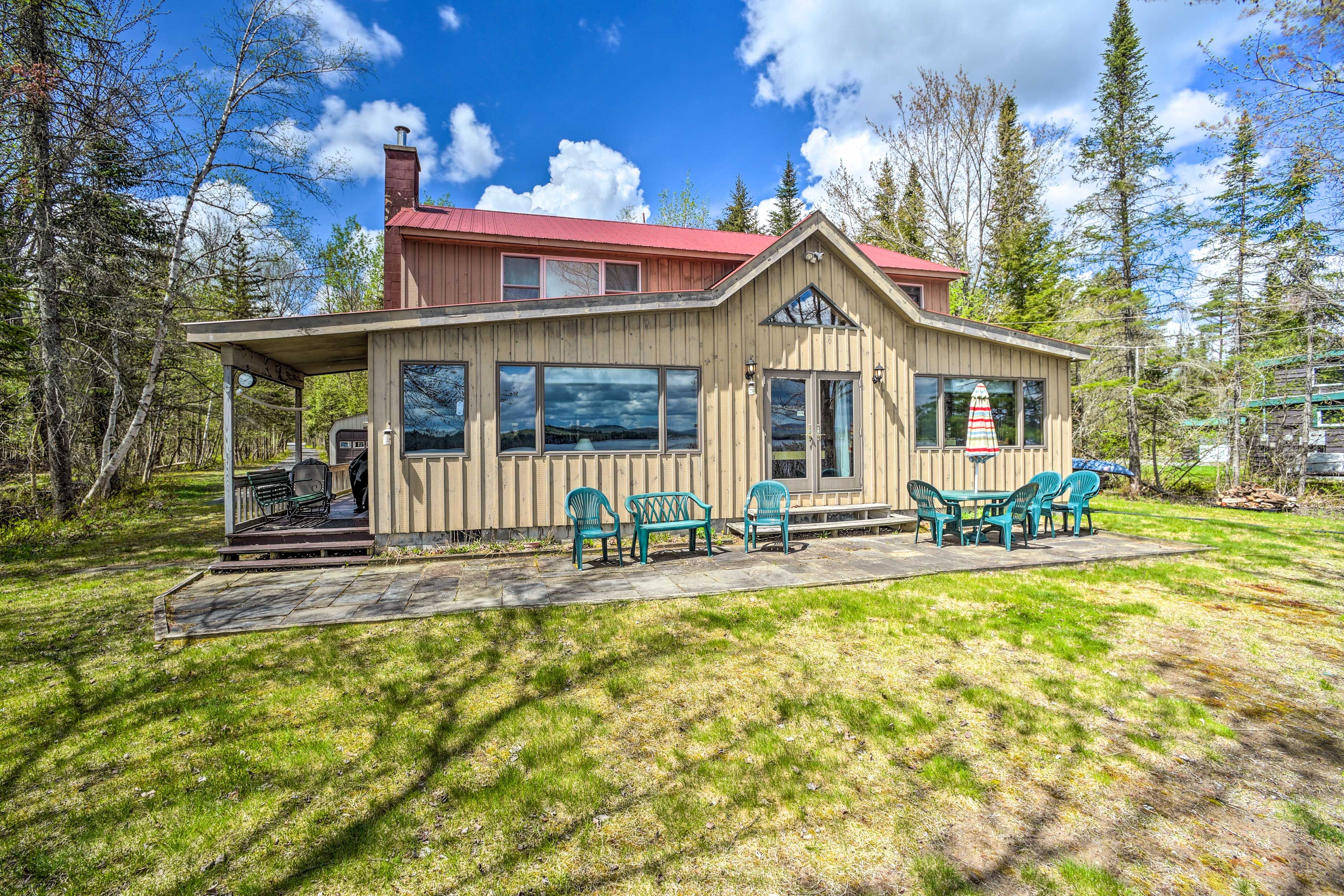 Patio | Outdoor Dining Table | Covered Porch