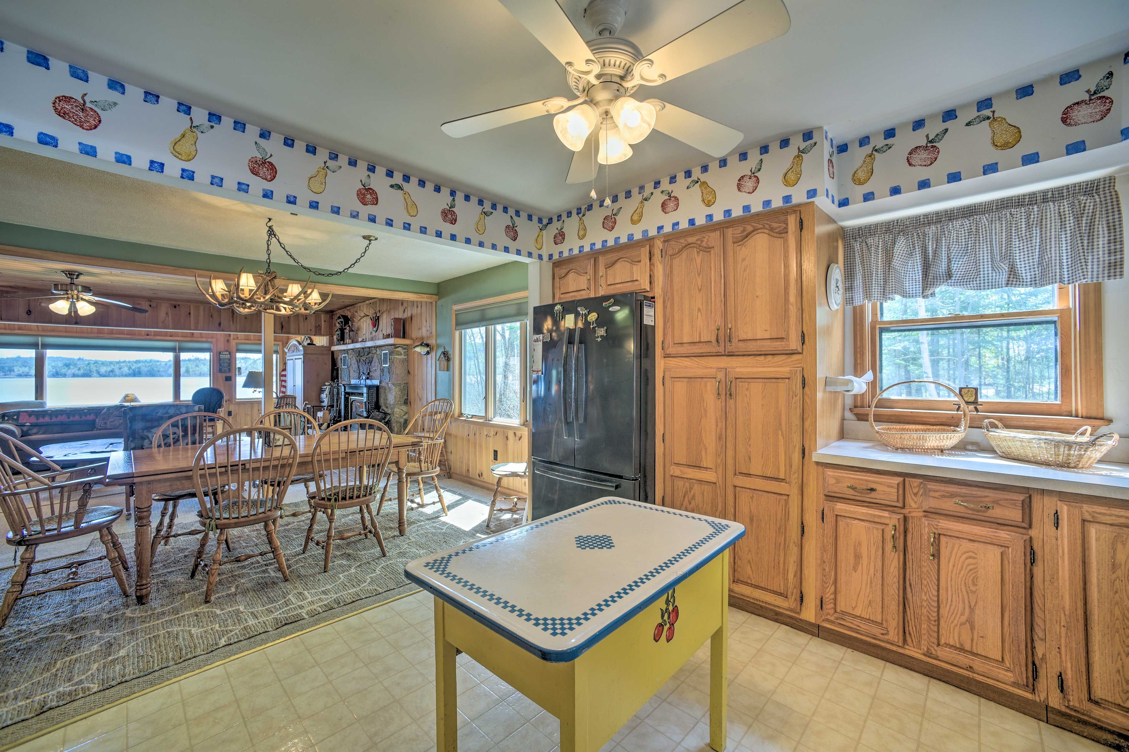 Kitchen | Fridge | Dishwasher | Stove/Oven | Cooking Basics | 1st Floor