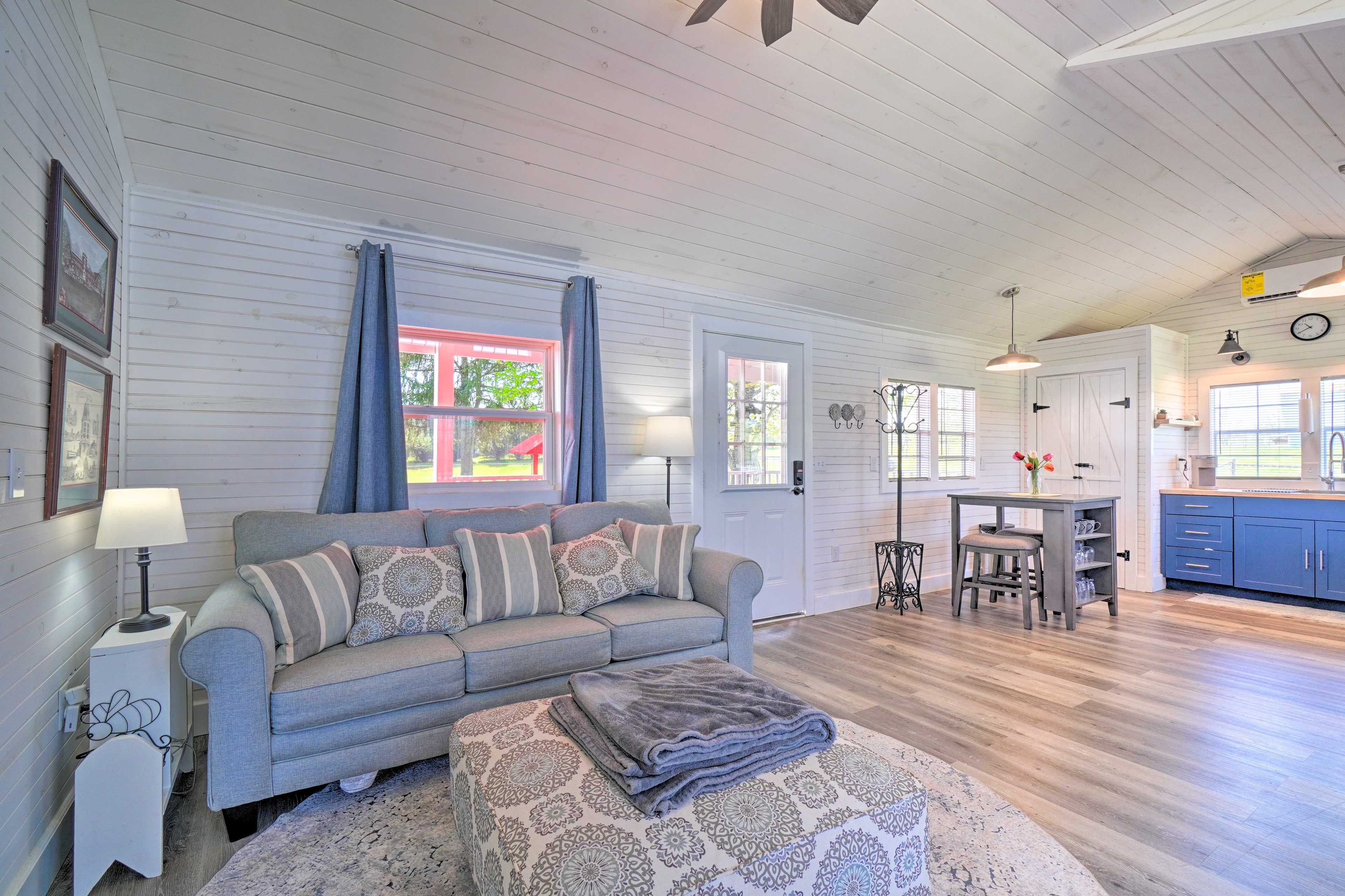 Sweetwater Vacation Rental | 1BR | 1BA | 562 Sq Ft | Step-Free Entry