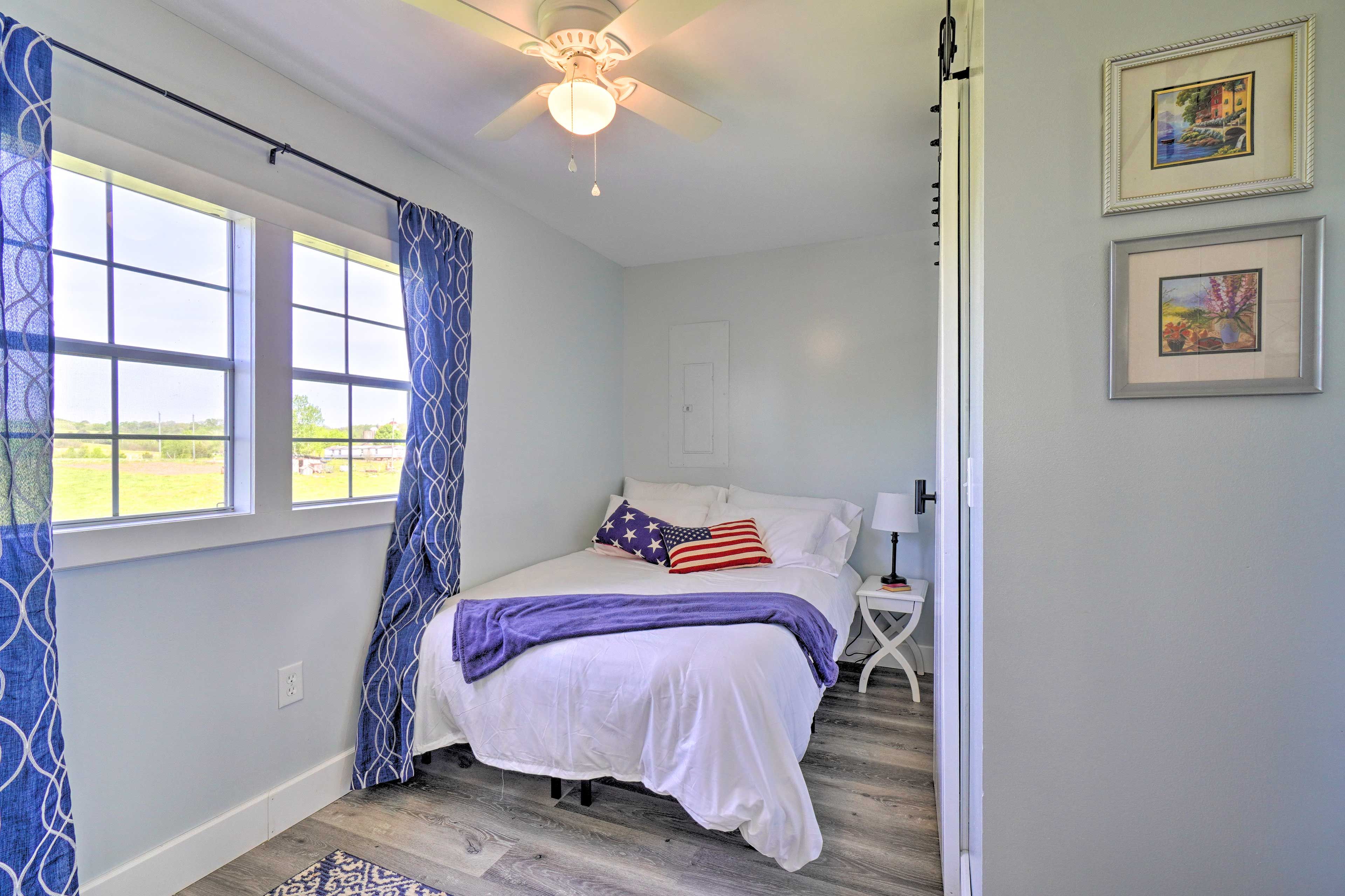 Bedroom | Full Bed | Linens Provided