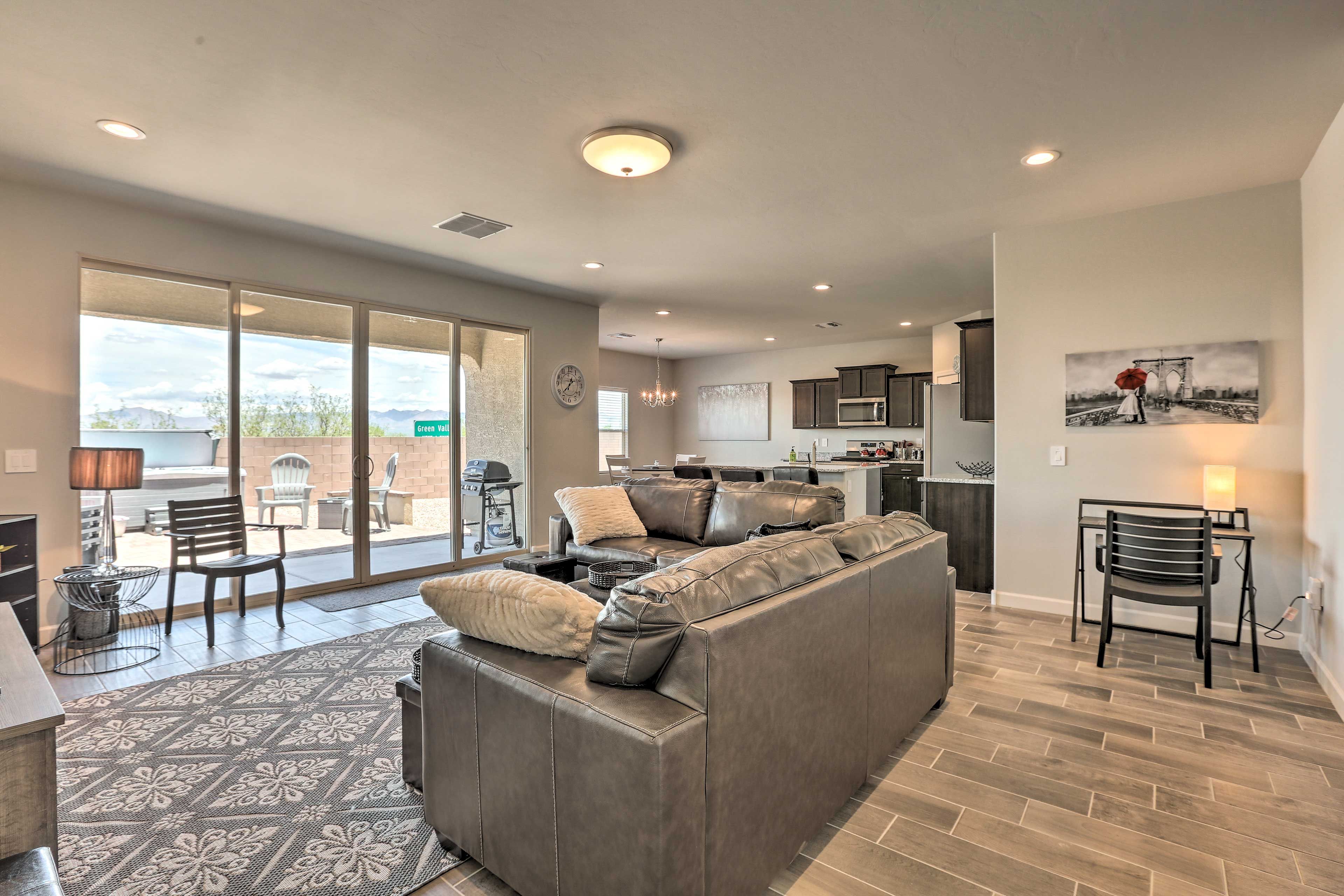 Living Room | Laptop Friendly | Central A/C | Smart TV w/ Cable