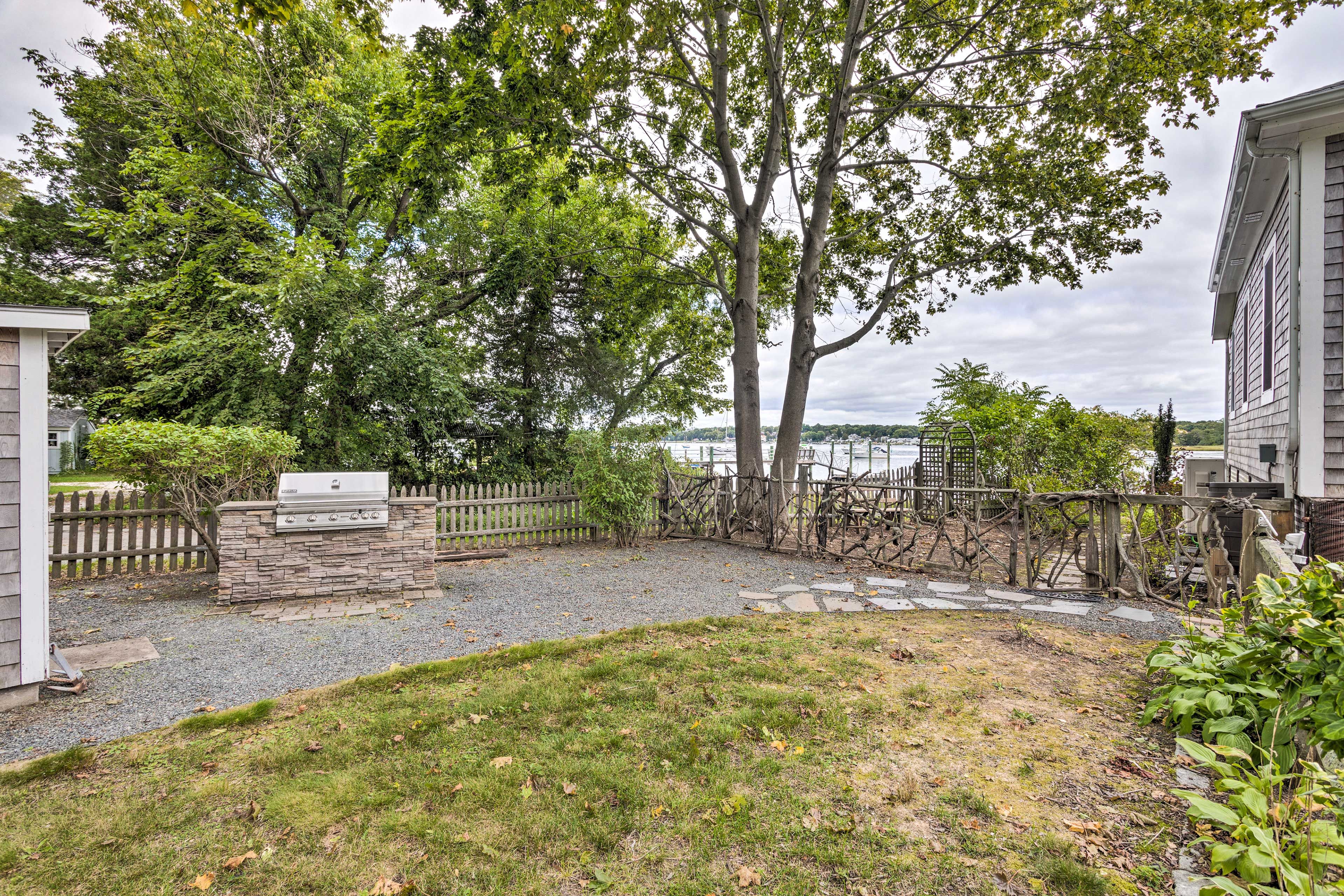 Garden | Gas Grill | Outdoor Dining