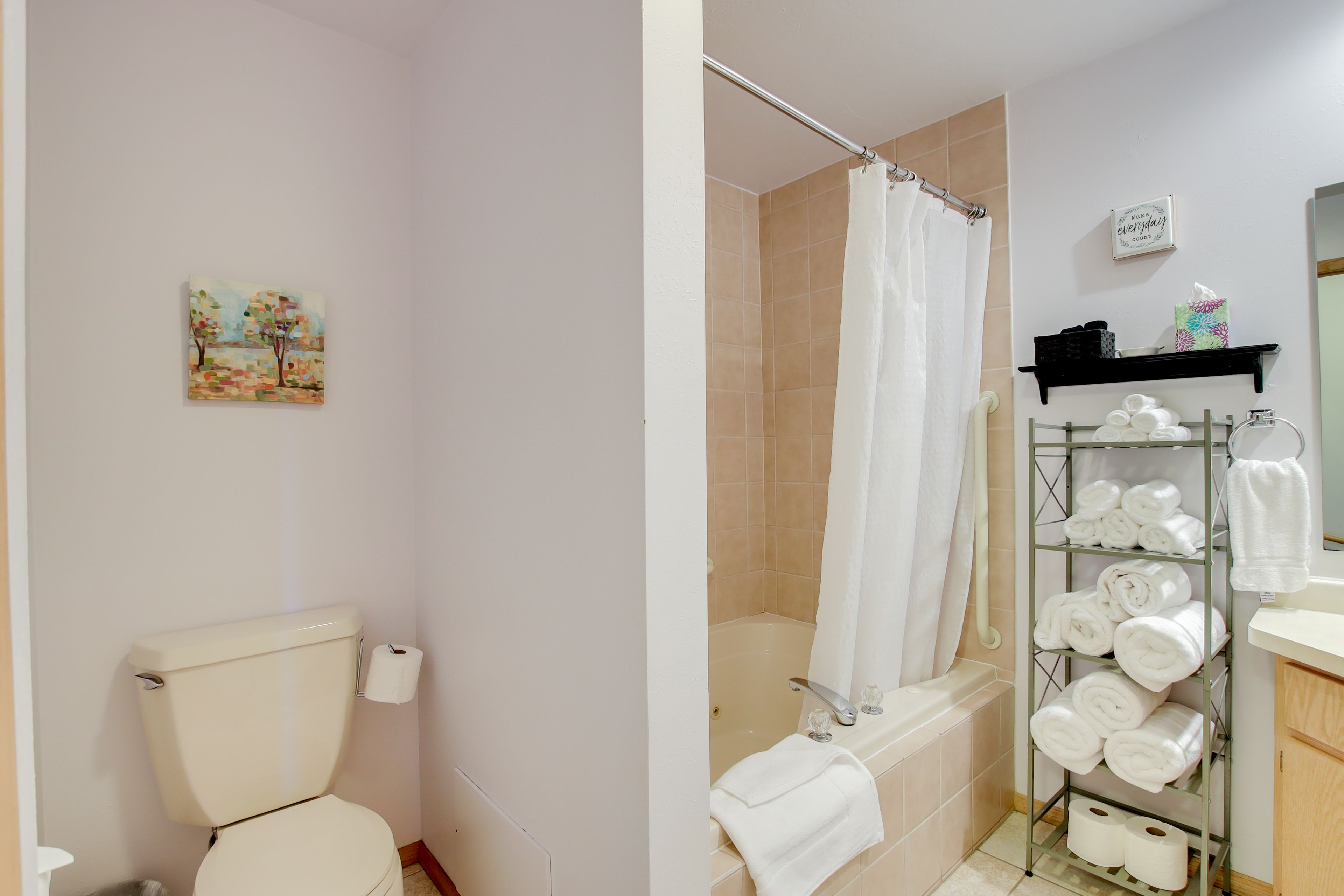 Full Bath | Towels Provided