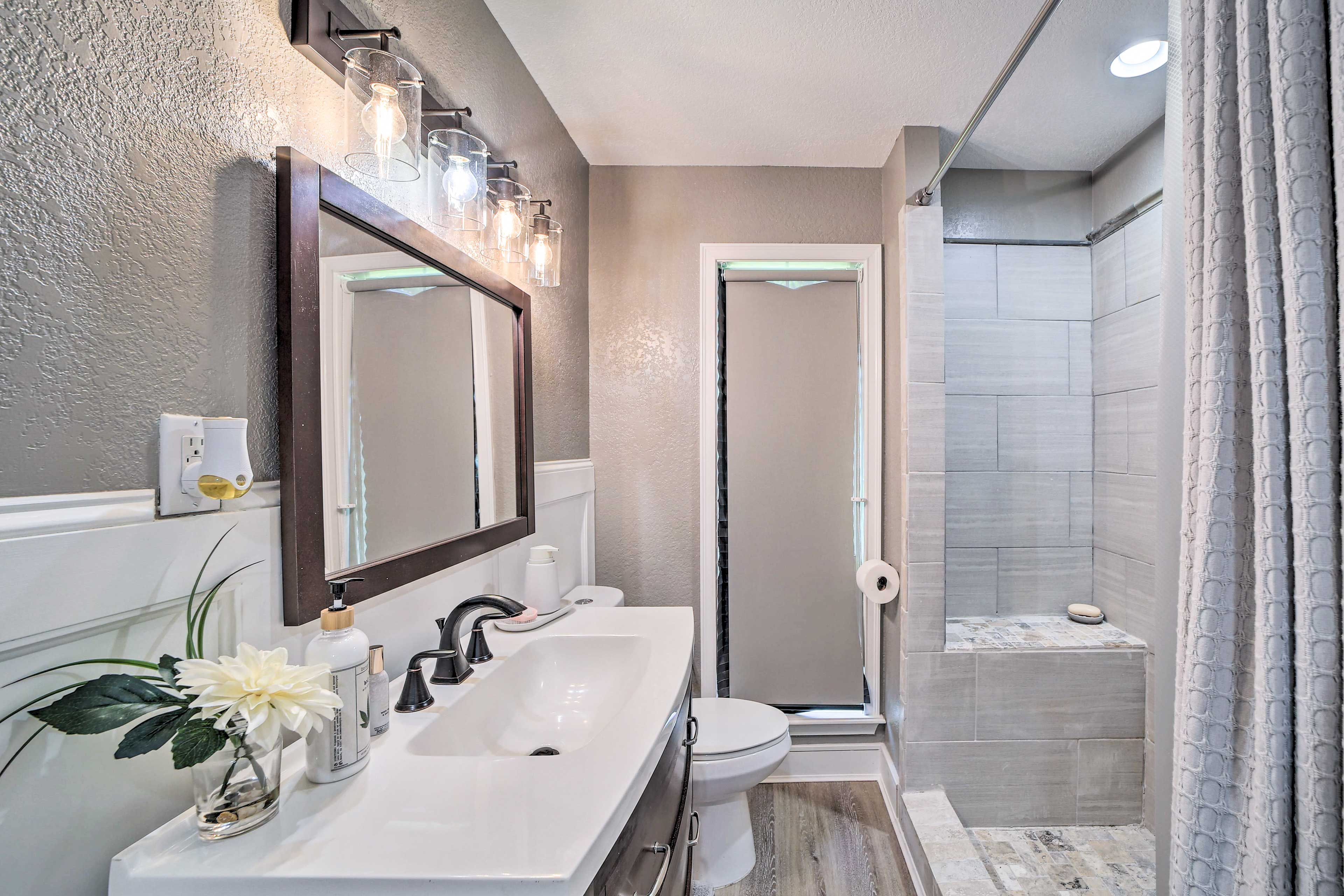 Bathroom | Complimentary Toiletries | Towels Provided
