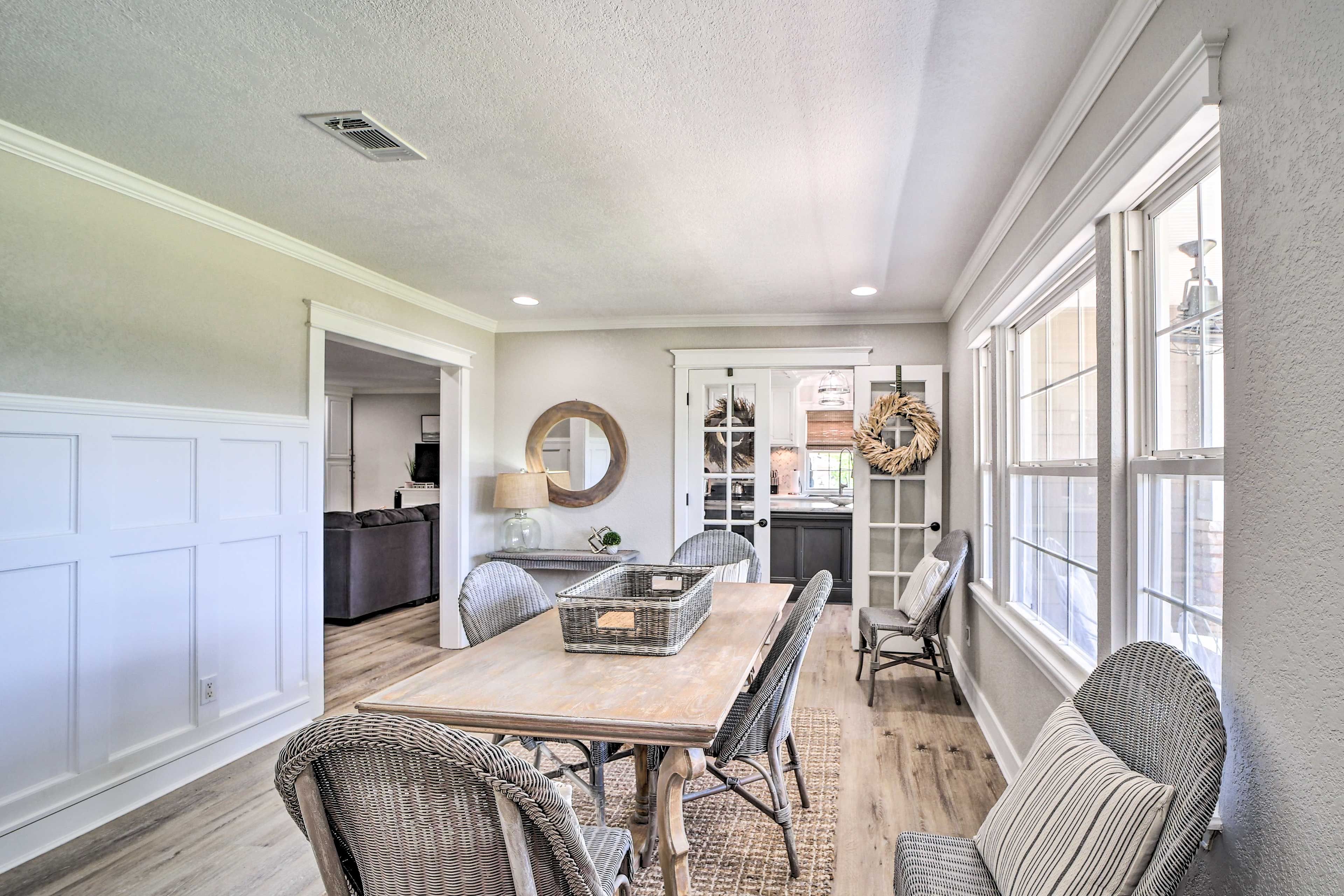 Dining Room | Dishware/Flatware Provided