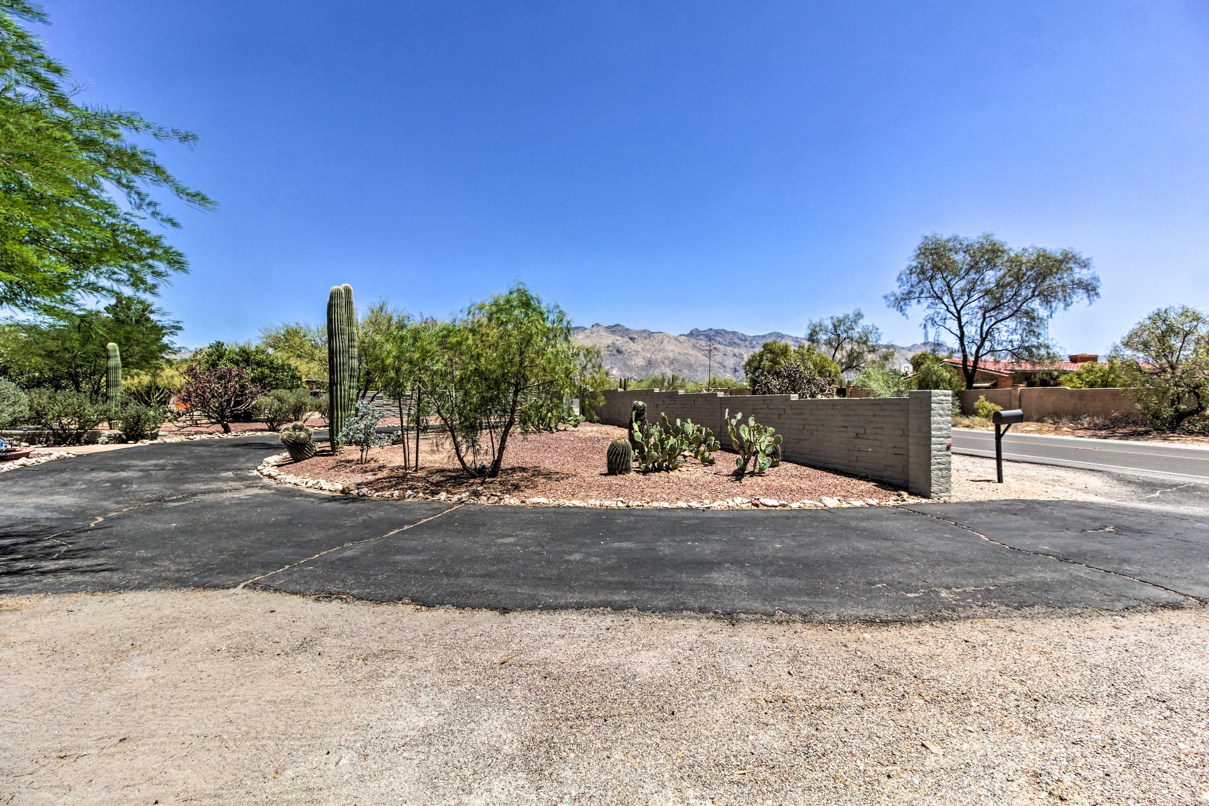 Parking | Driveway (2 Vehicles) | Garage (2 Vehicles) | RV Parking