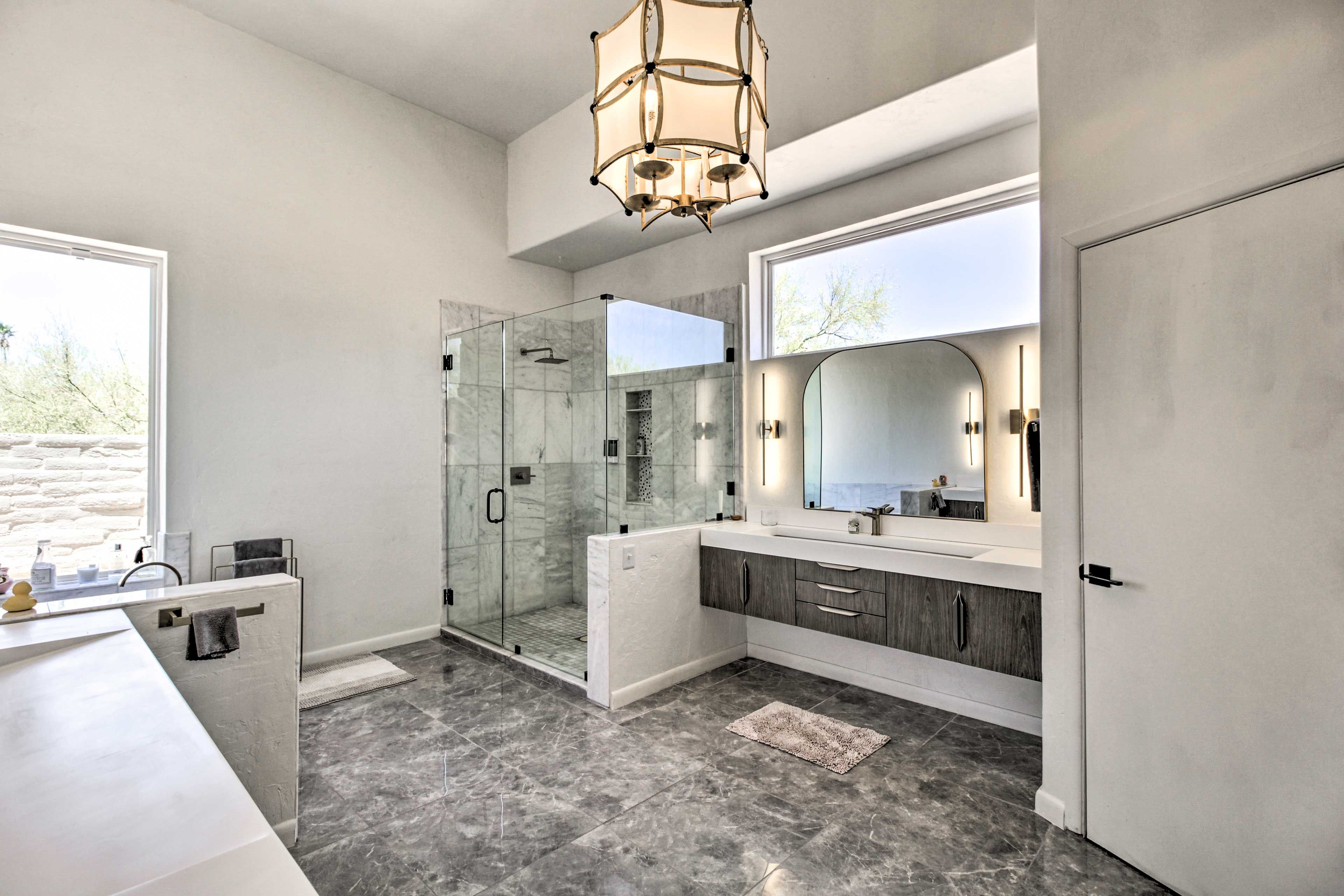 En-Suite Bathroom | Complimentary Toiletries