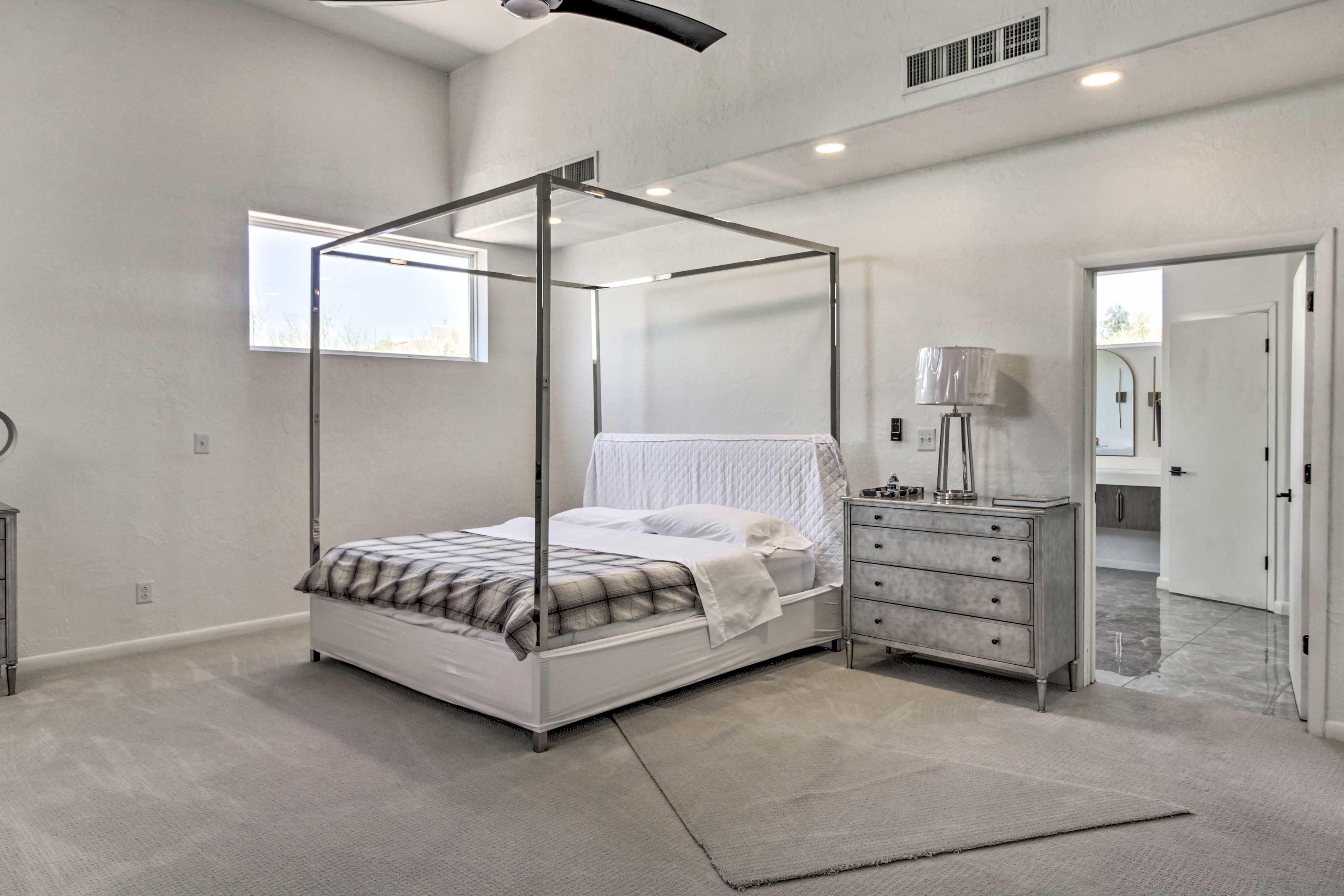 Bedroom 1 | King Bed | En-Suite Bathroom