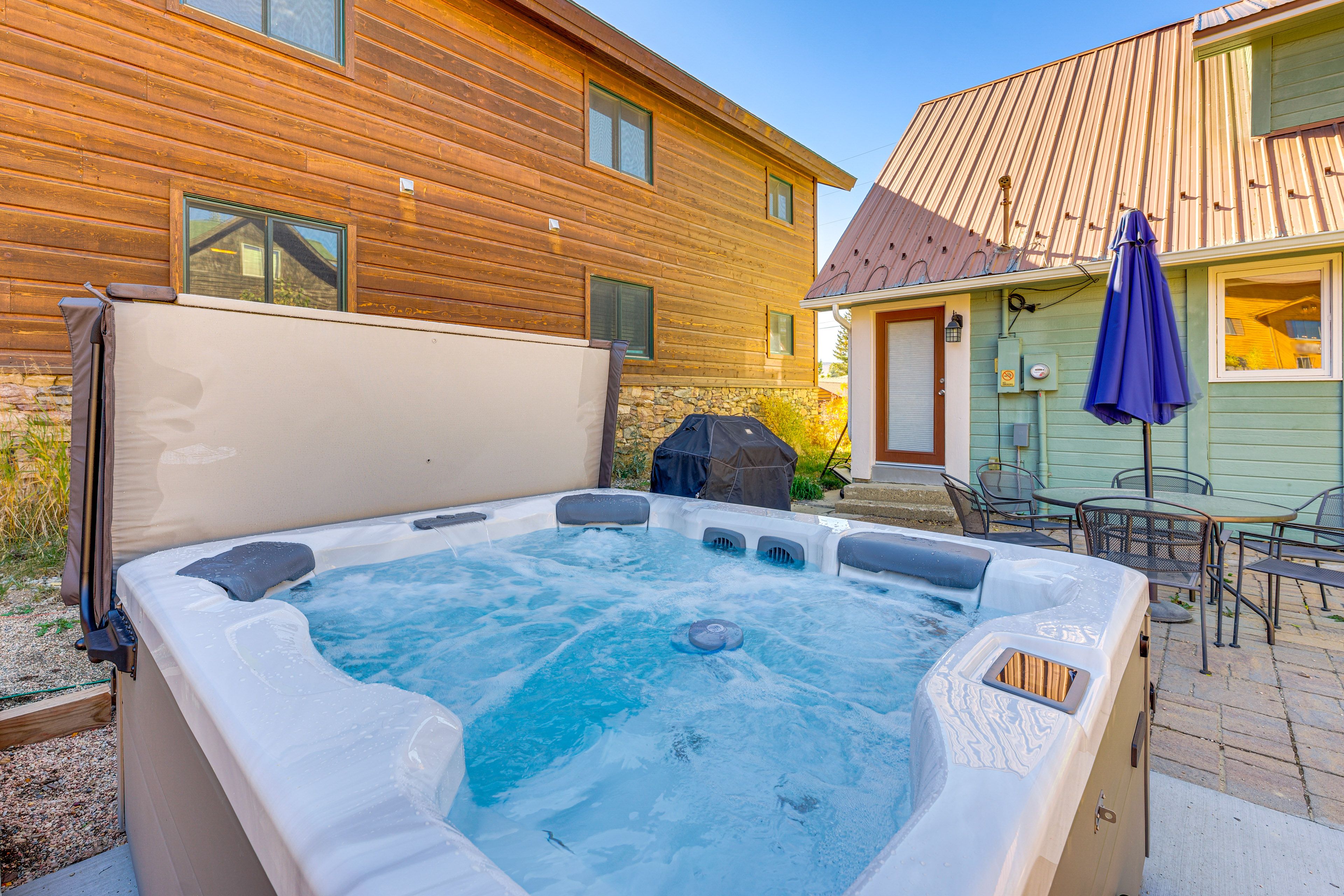 Outdoor Space | Gas Grill | Hot Tub