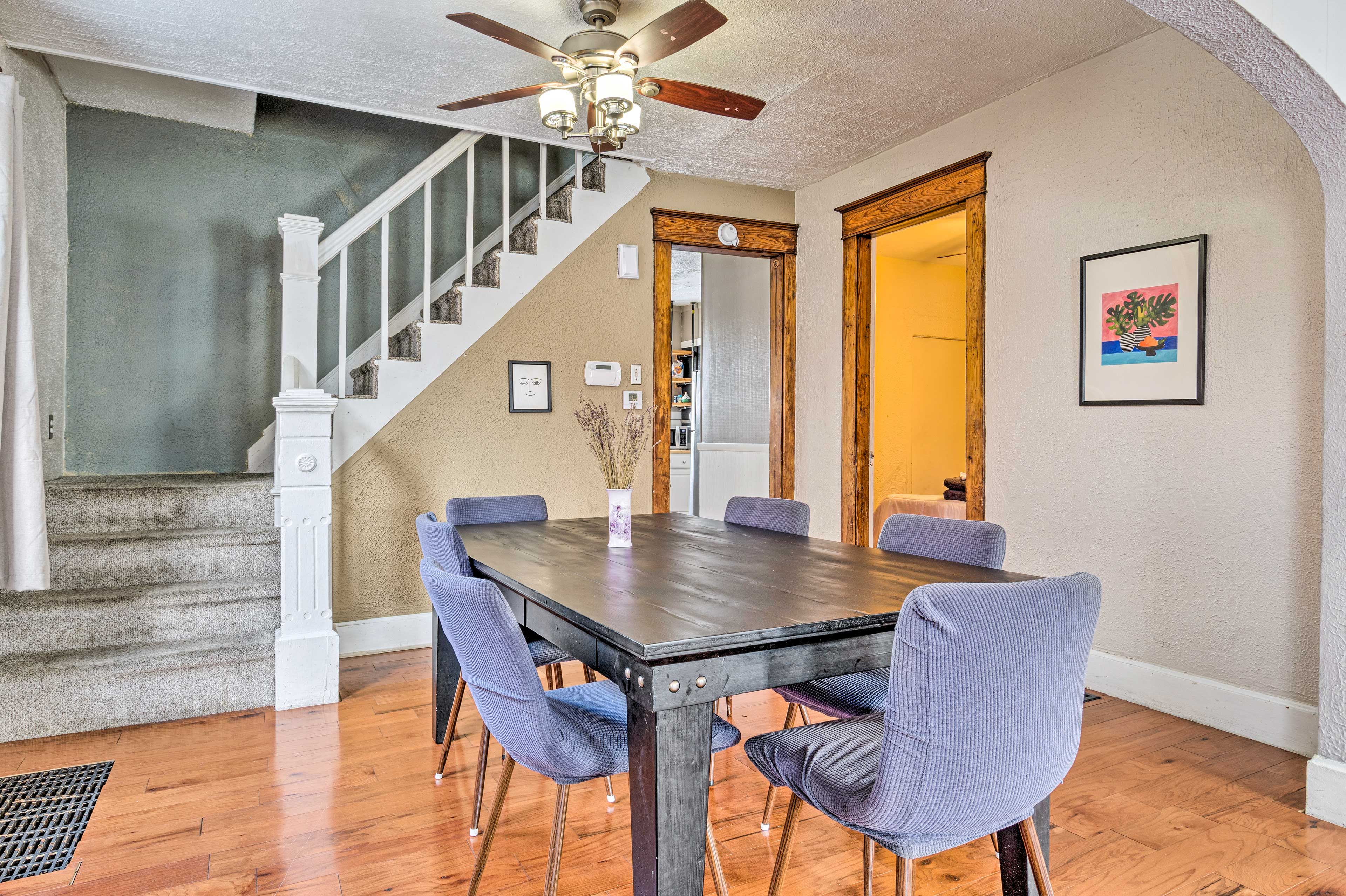 Dining Area | Dishware & Flatware Provided