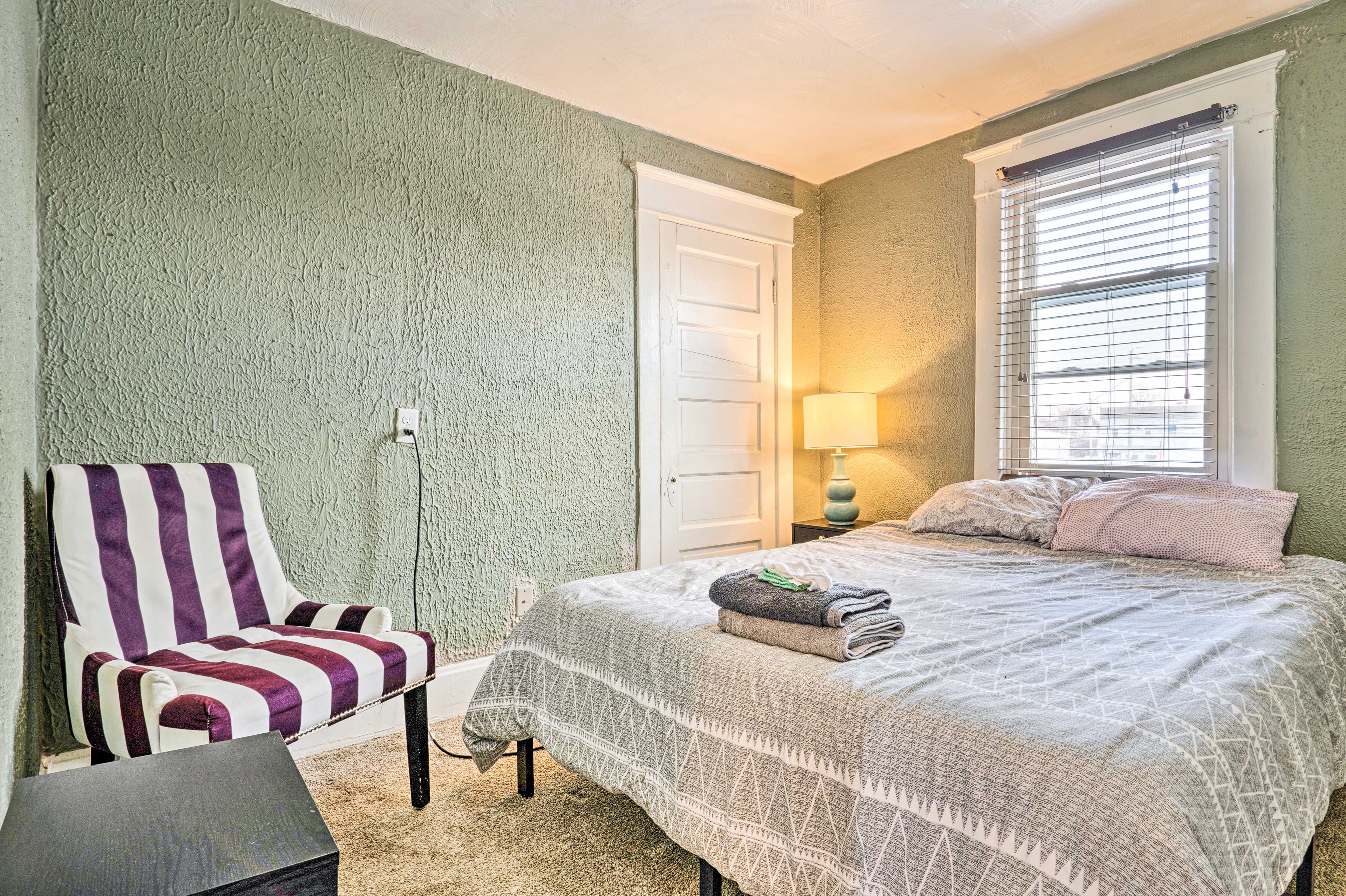 Bedroom 4 | Queen Bed