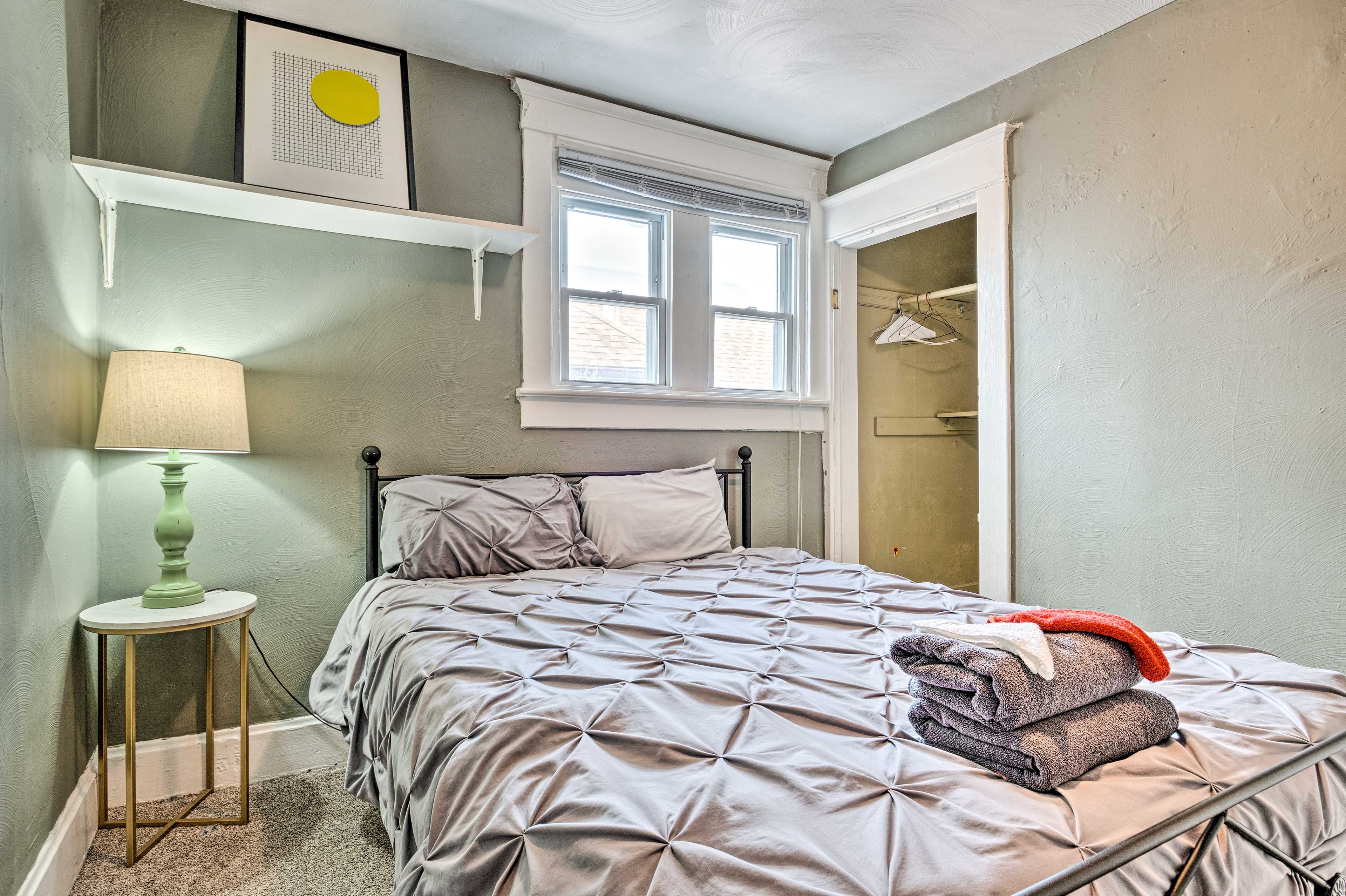 Bedroom 5 | Queen Bed