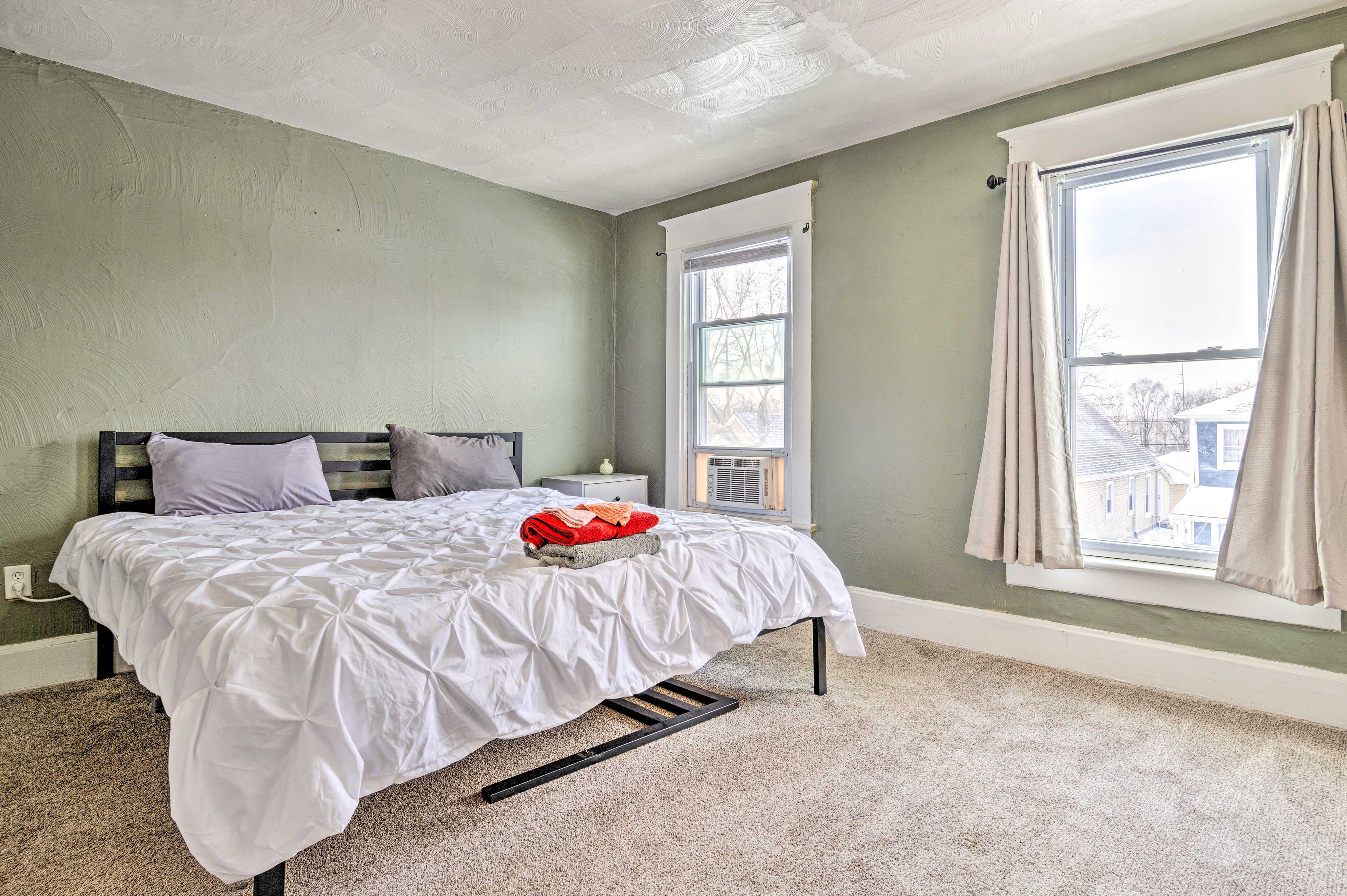Bedroom 2 | King Bed