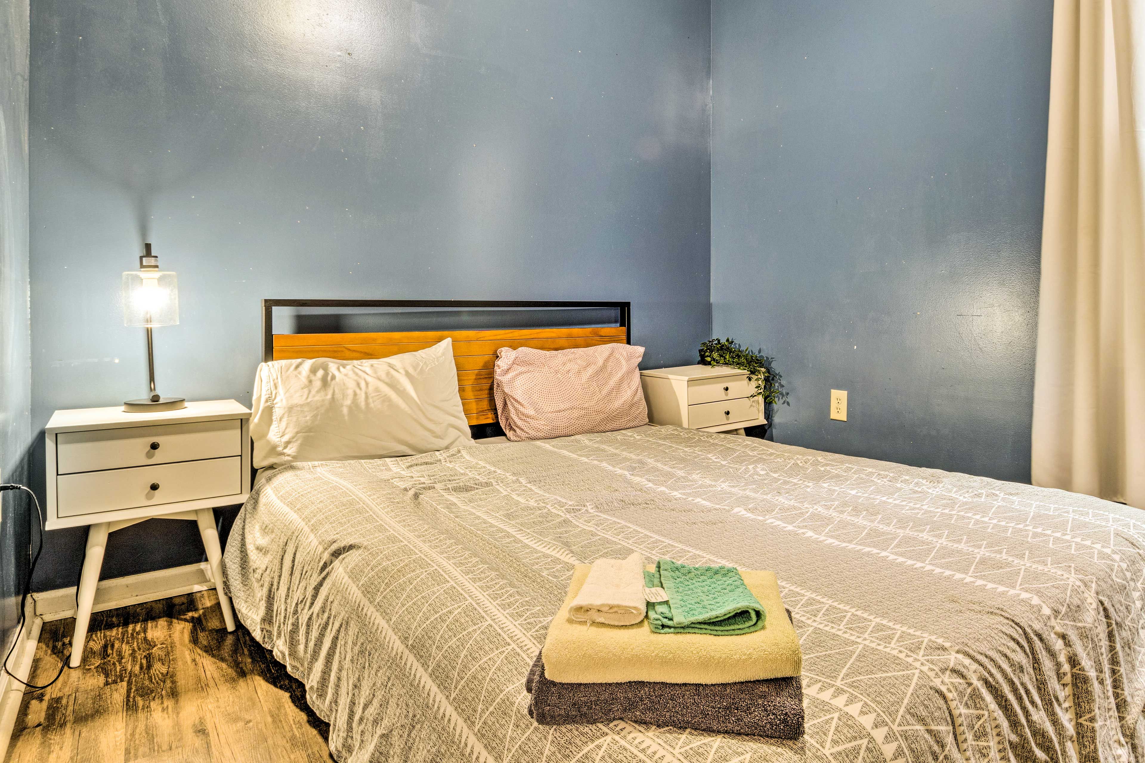 Bedroom 2 | Queen Bed