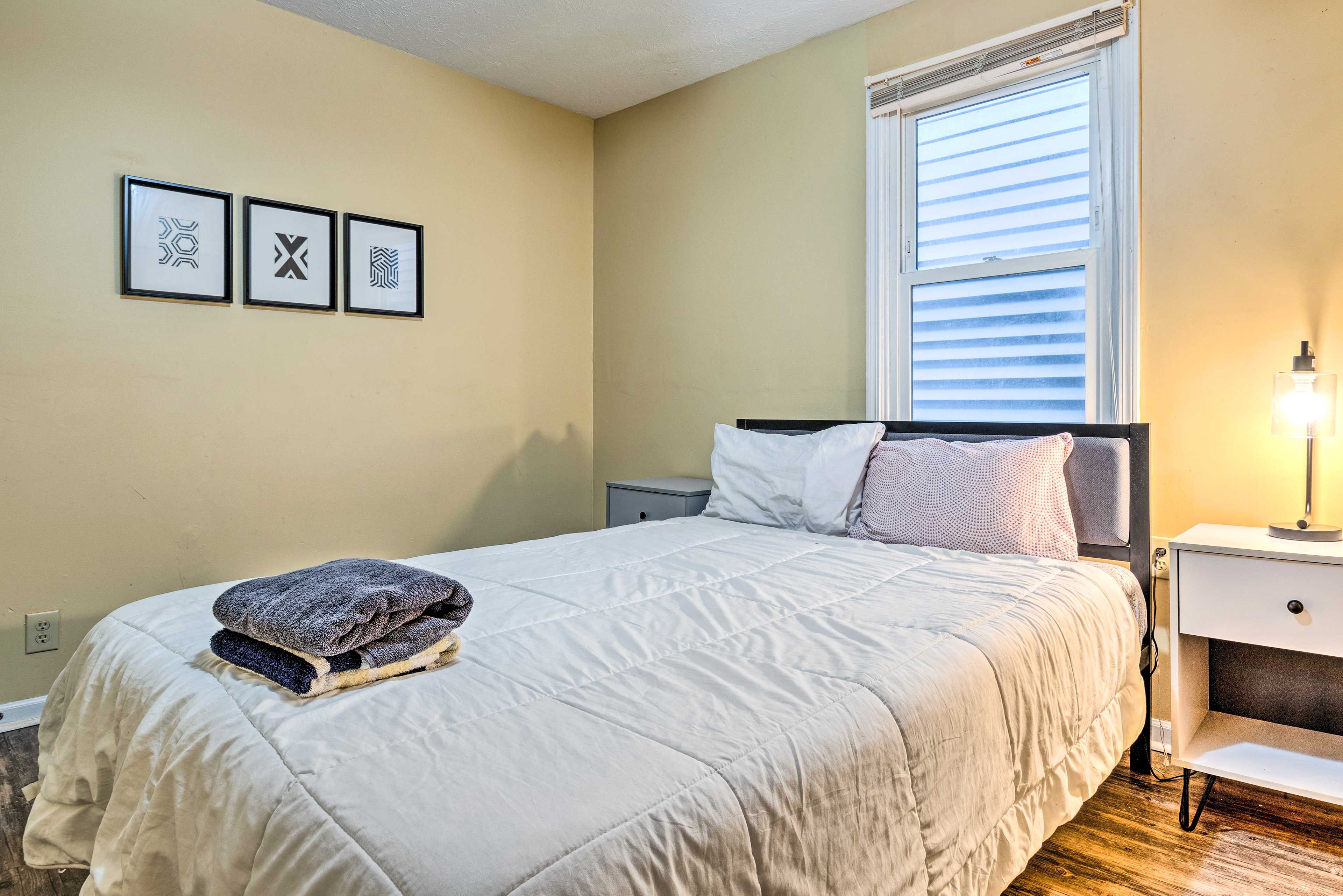 Bedroom 3 | Queen Bed