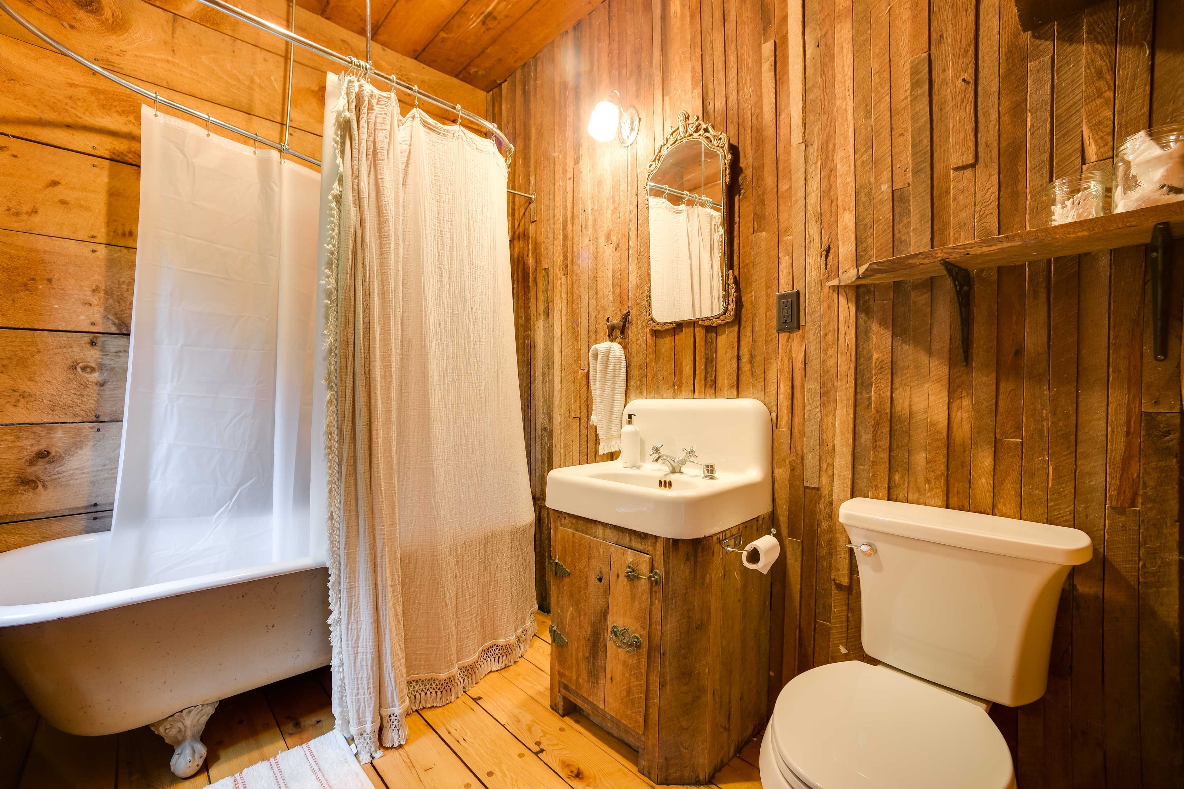 Bathroom | Towels Provided