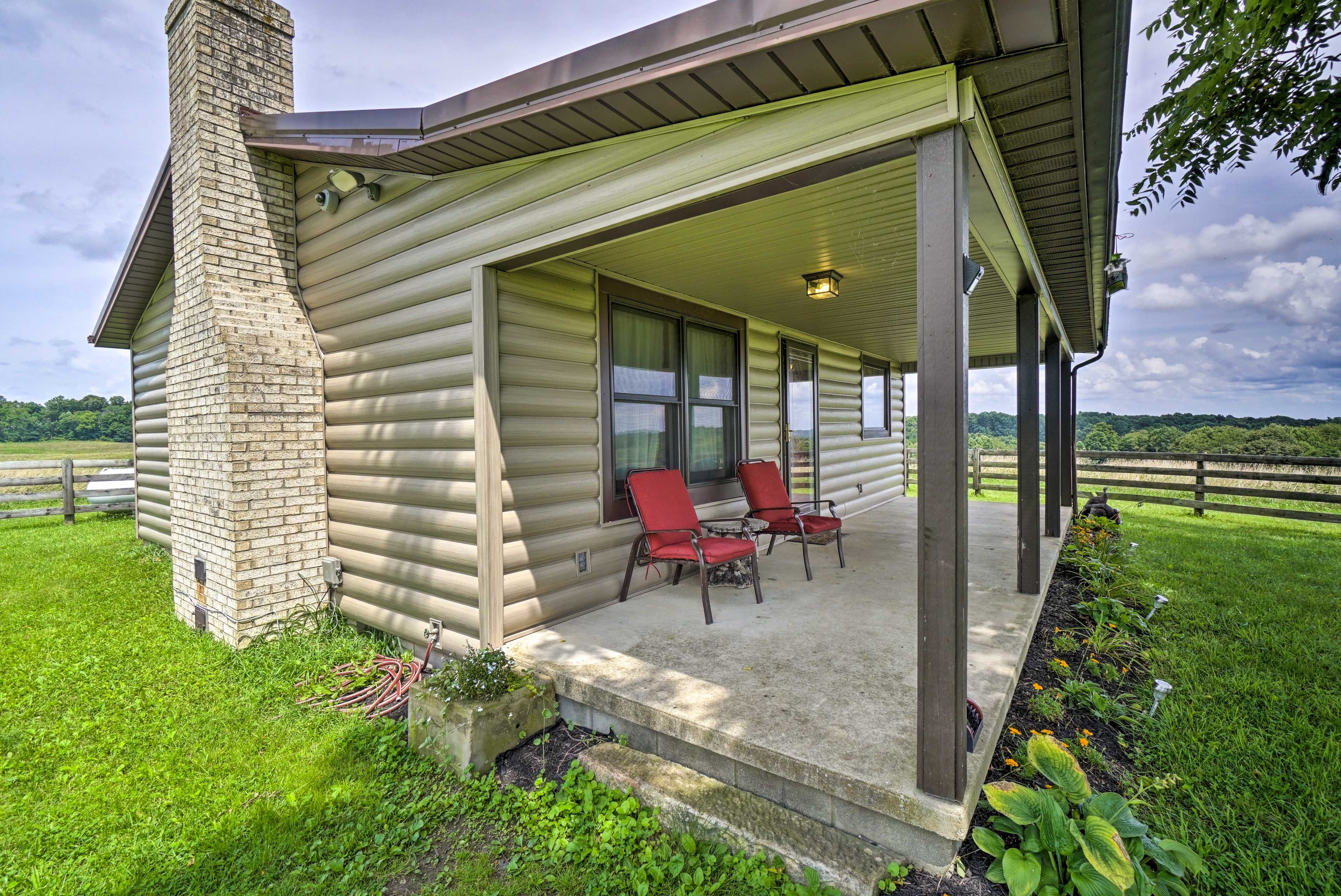 Exterior | Gravel Driveway