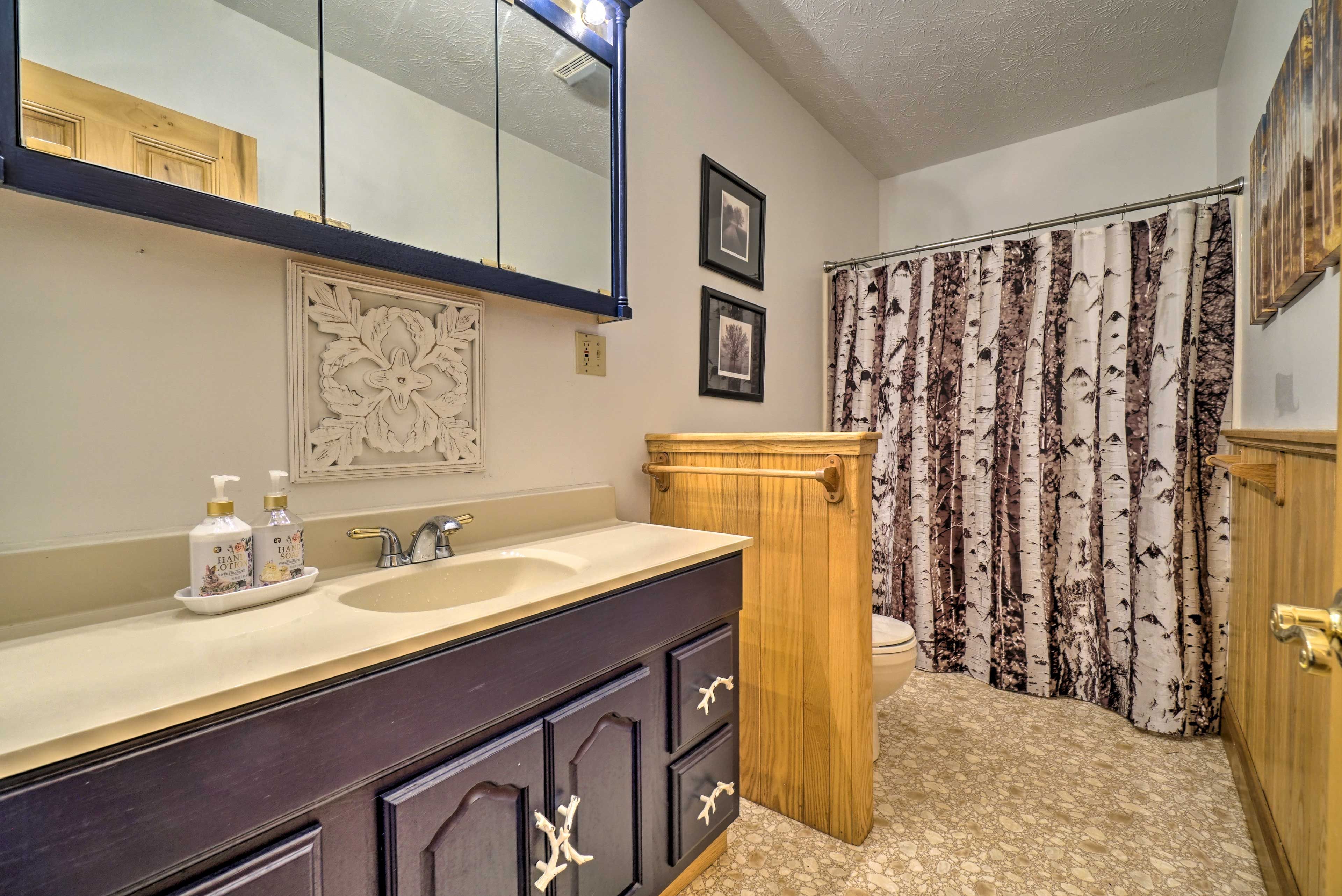 Bathroom | Complimentary Toiletries | Towels Provided