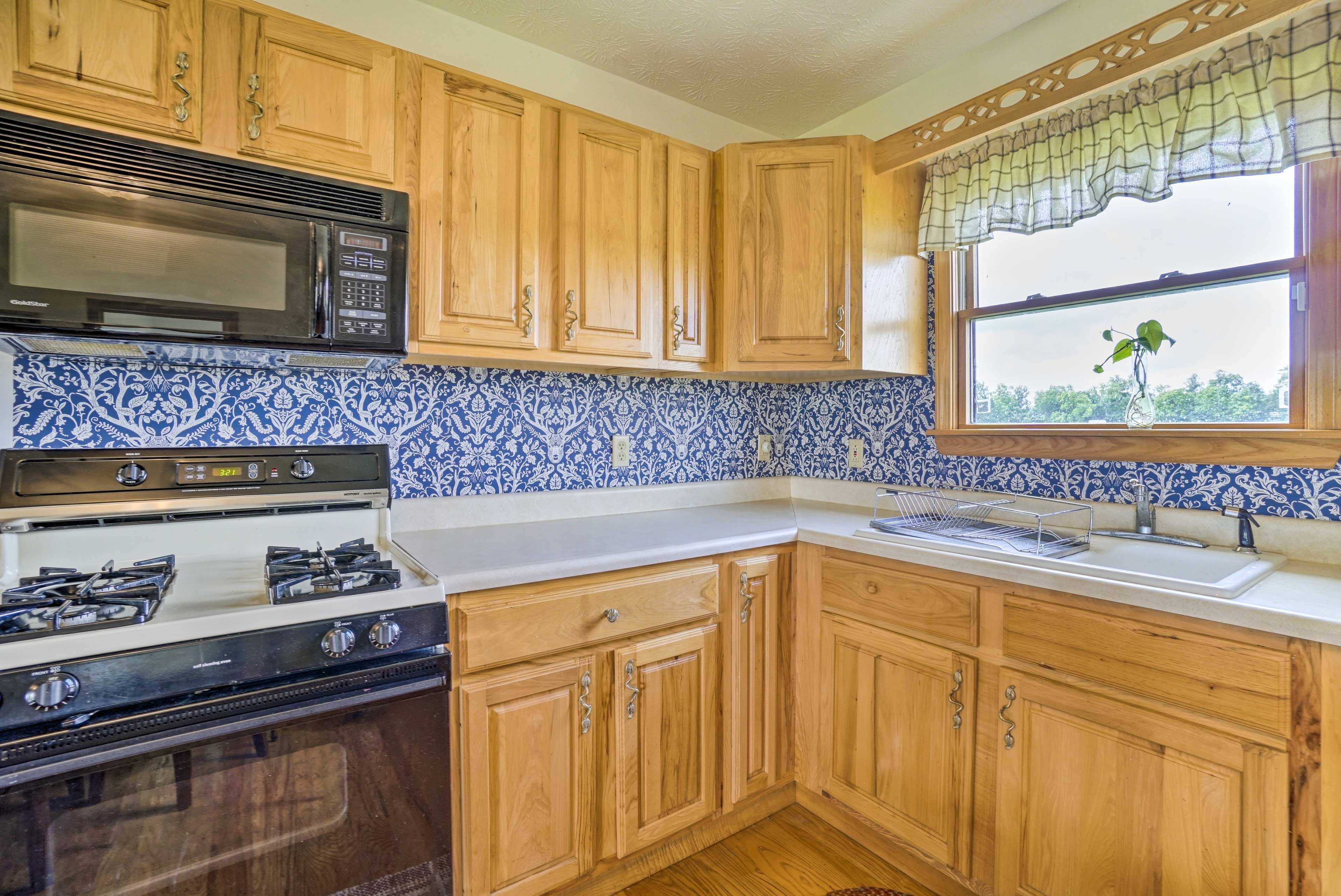 Kitchen | Cooking Basics | Coffee Maker | Paper Towels/Trash Bags Provided