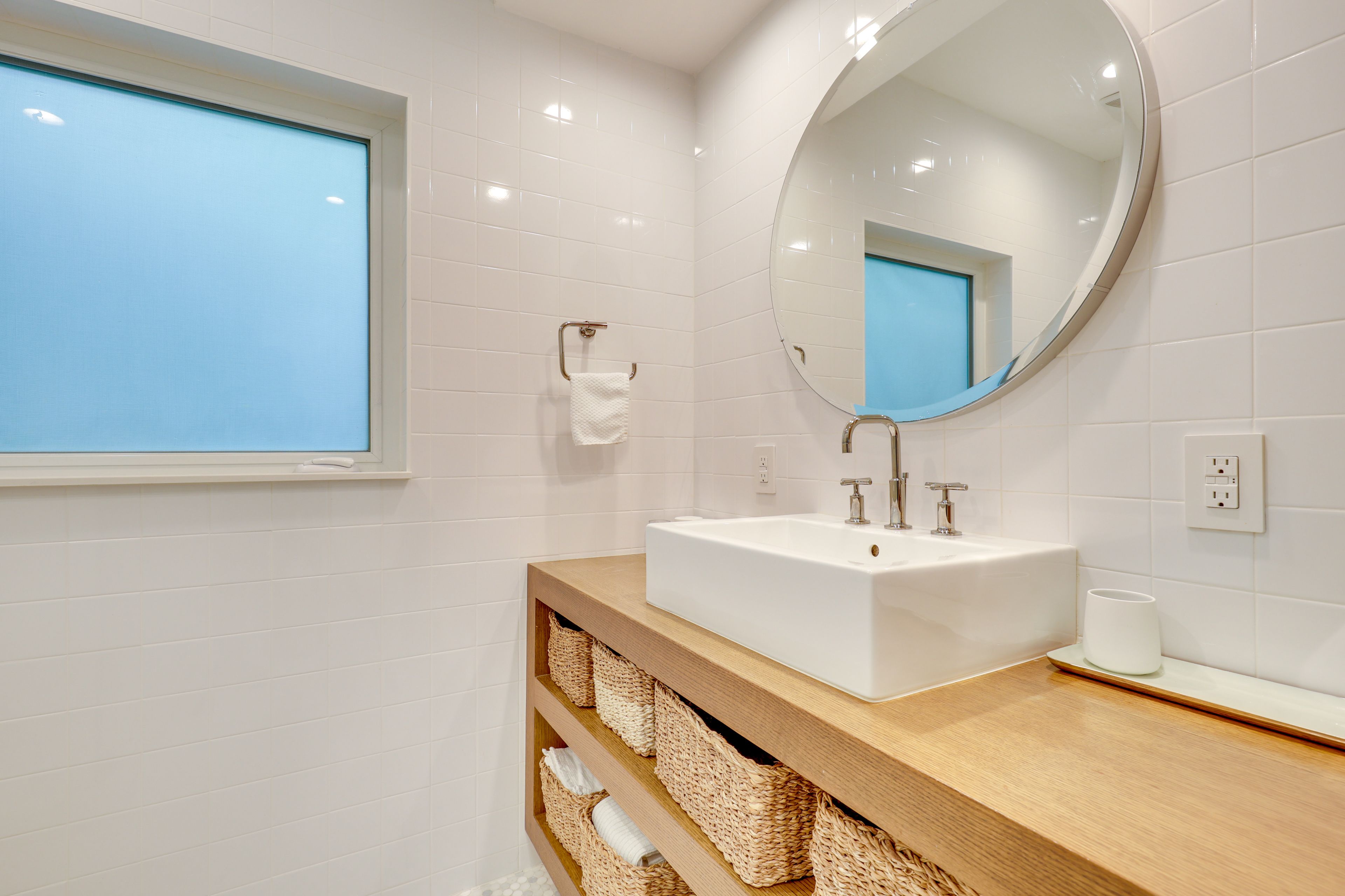 Full Bathroom | Towels Provided | Complimentary Toiletries