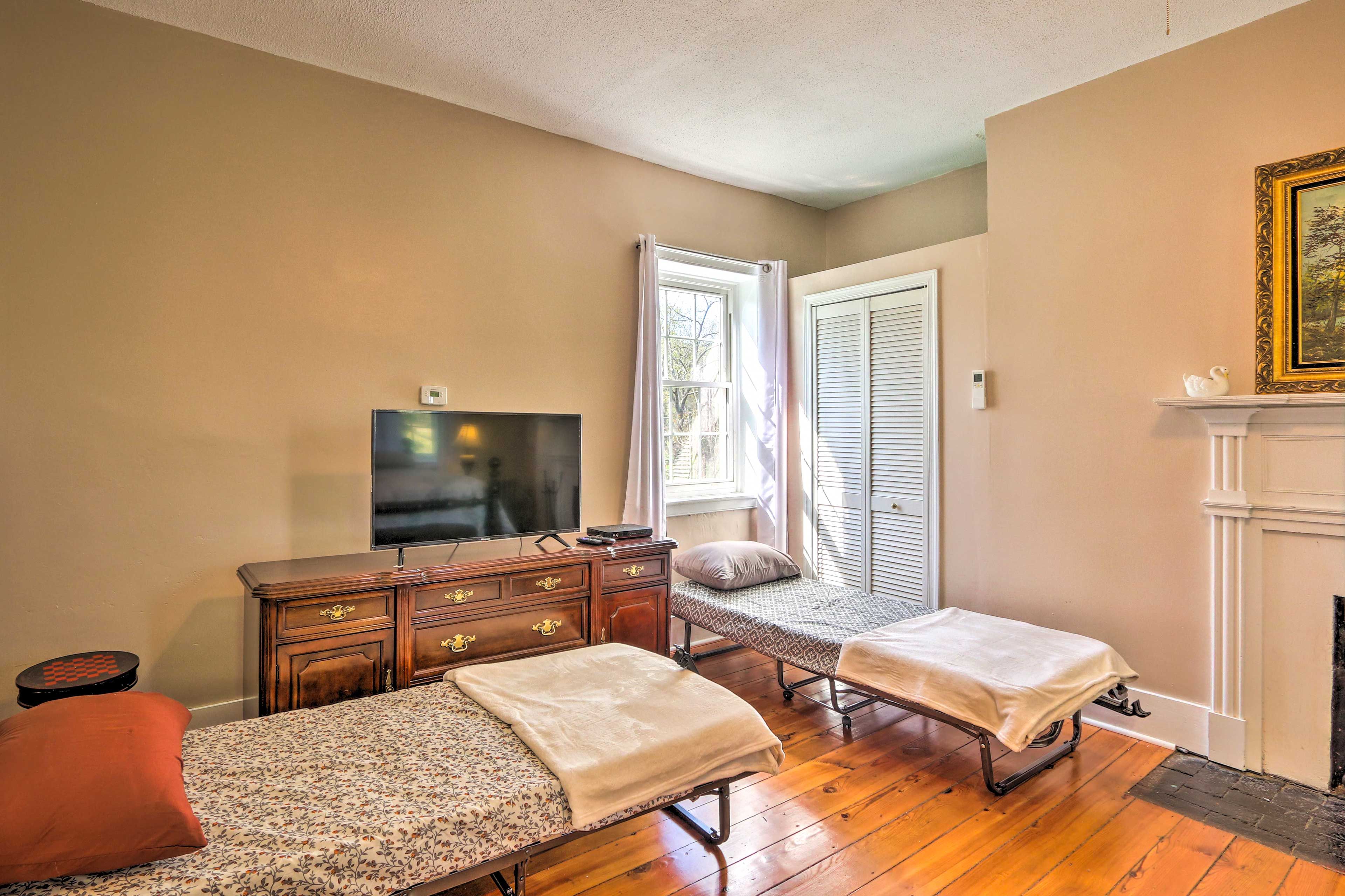 Bedroom 2 | Smart TV