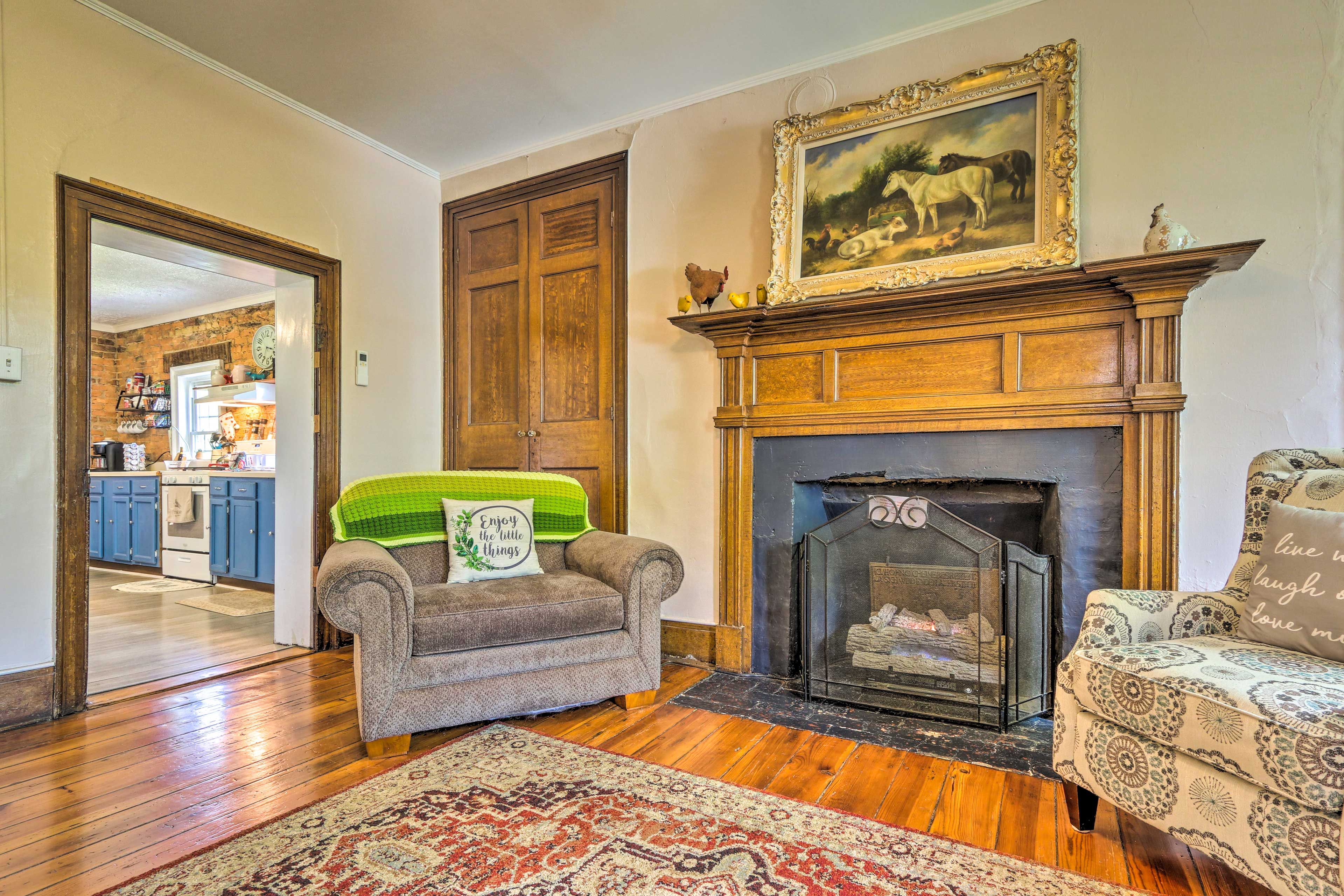 Living Room | Gas Fireplace