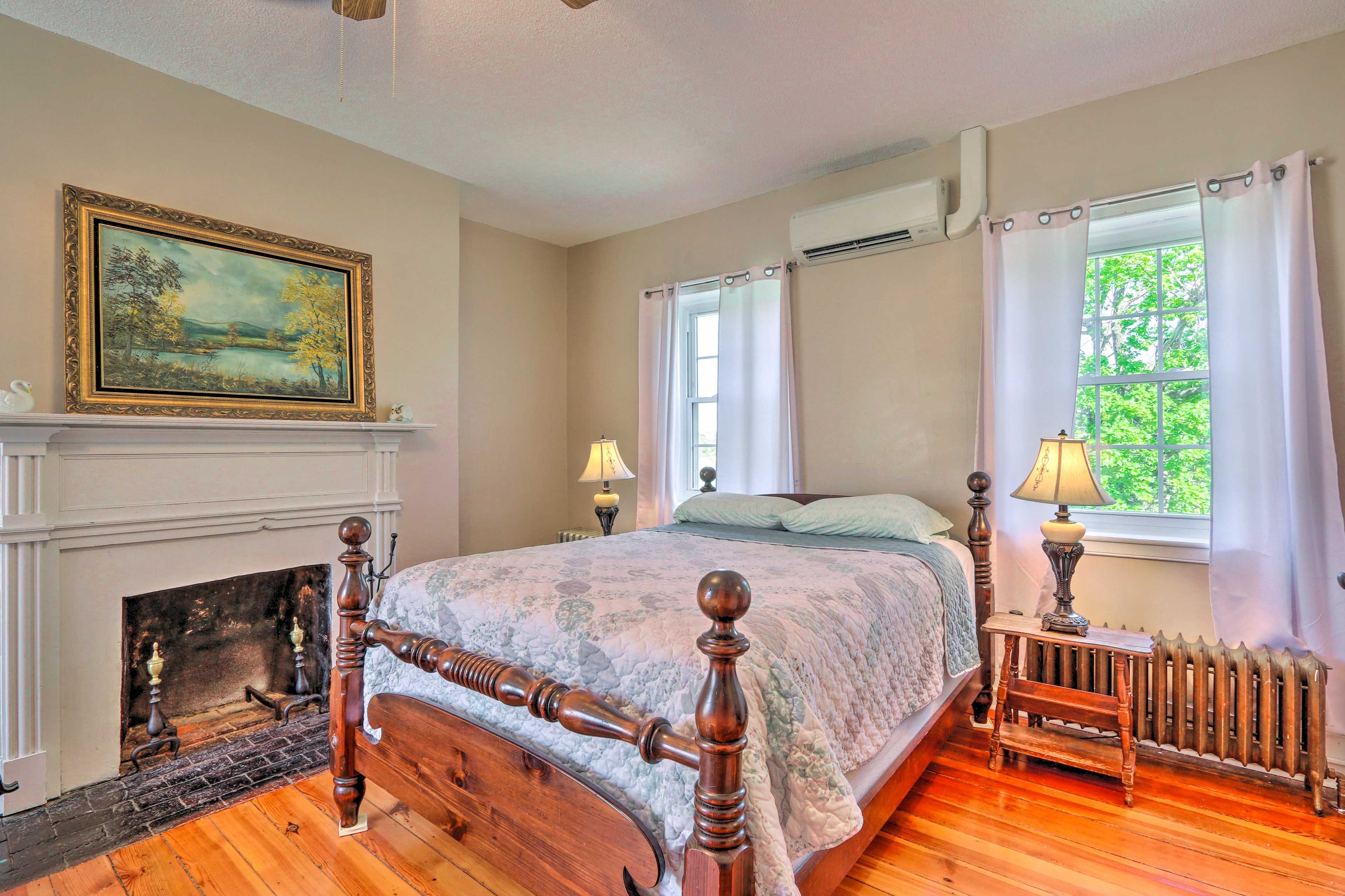 Bedroom 2 | Queen Bed