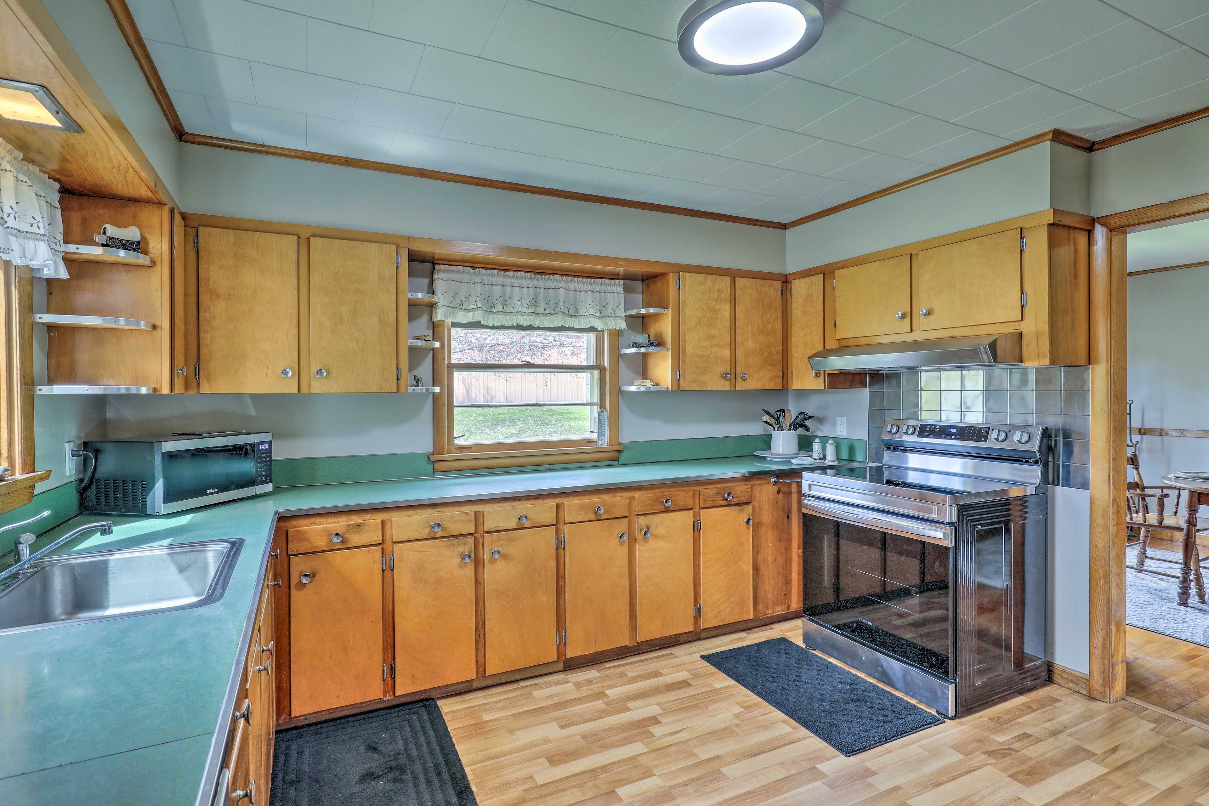Kitchen | Fully Equipped | Main Level | Cooking Basics