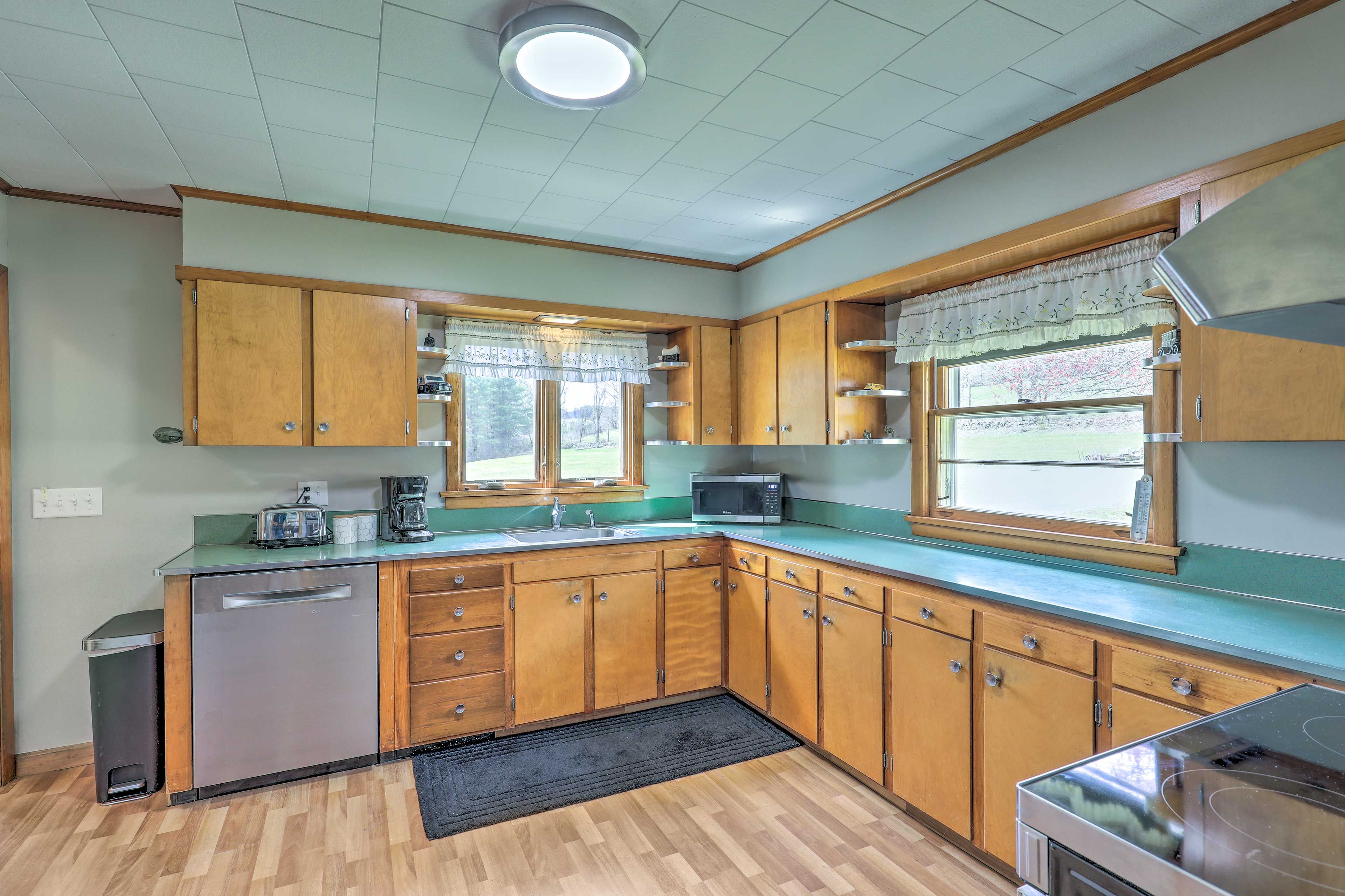 Kitchen | Coffee Maker | Toaster | Crockpot